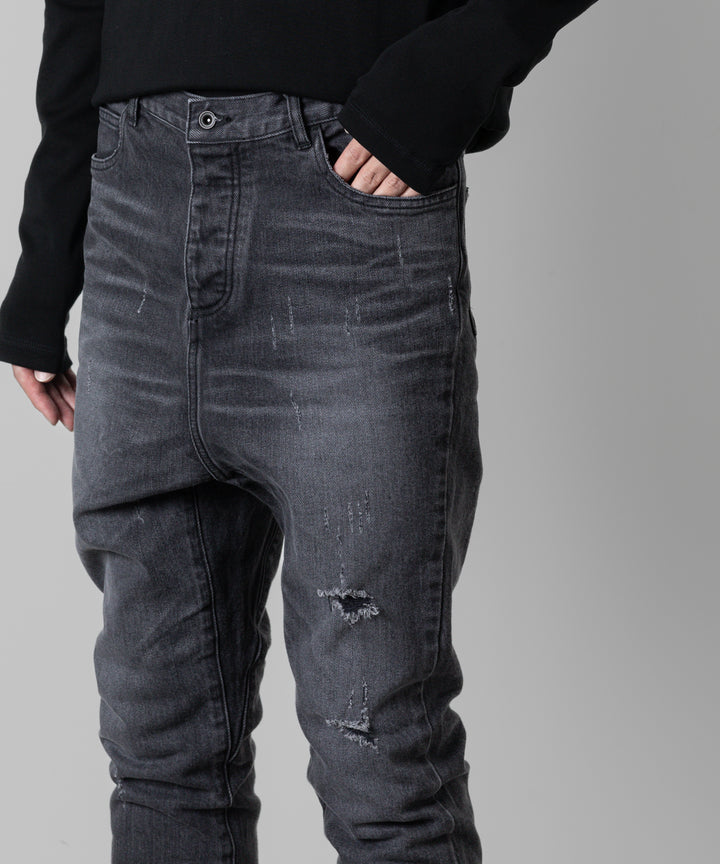 ato(アトウ)の23awコレクションのDAMAGED STRETCH SARROUEL DENIM PANTSのBLACK