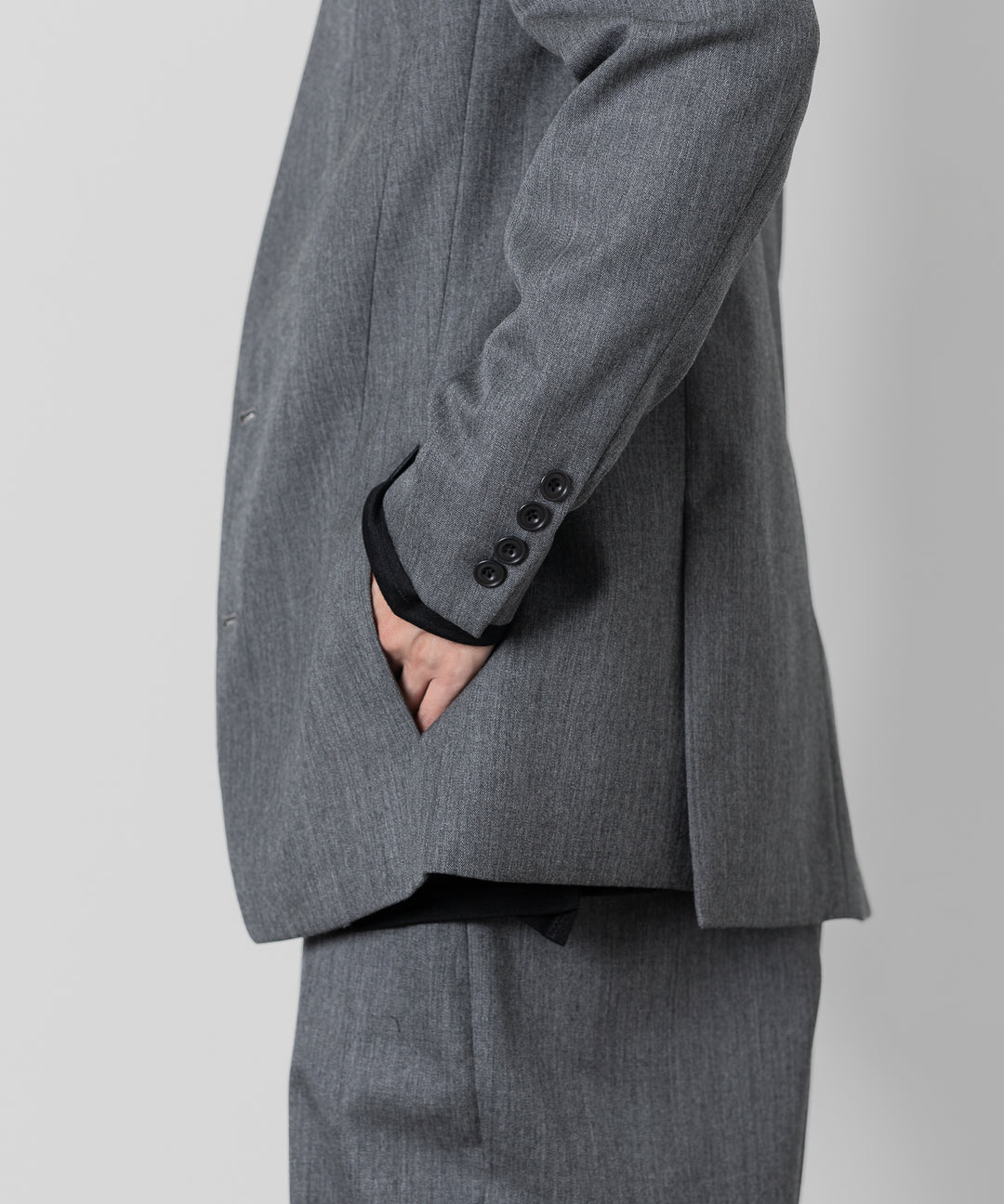 ato(アトウ)のWOOL TWILL NO COLLAR JACKETのCHARCOAL