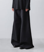画像をギャラリービューアに読み込む, ato(アトウ)のRECYCLE POLYESTER/WOOL WIDE FLAIR PANTS - BLACKの公式通販サイトsession福岡セレクトショップ
