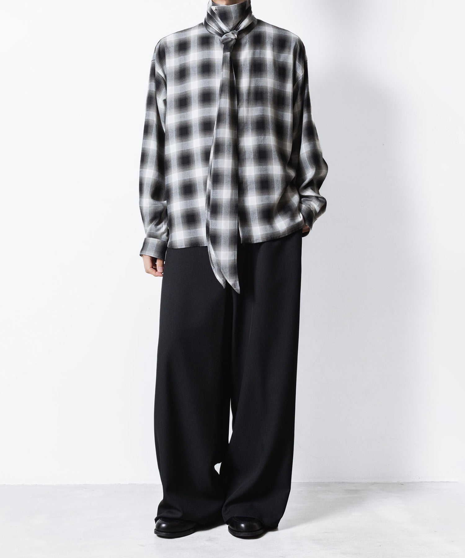ato(アトウ)のOMBRE-CHECK SHORT SCARF SHIRT - BLACKの公式通販サイトsession福岡セレクトショップ