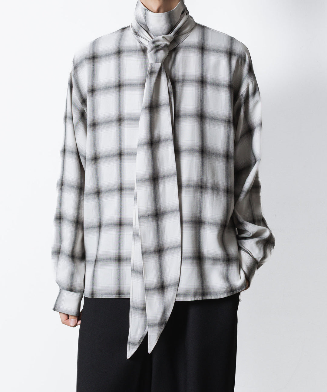 ato(アトウ)のOMBRE-CHECK SHORT SCARF SHIRT - WHITEの公式通販サイトsession福岡セレクトショップ