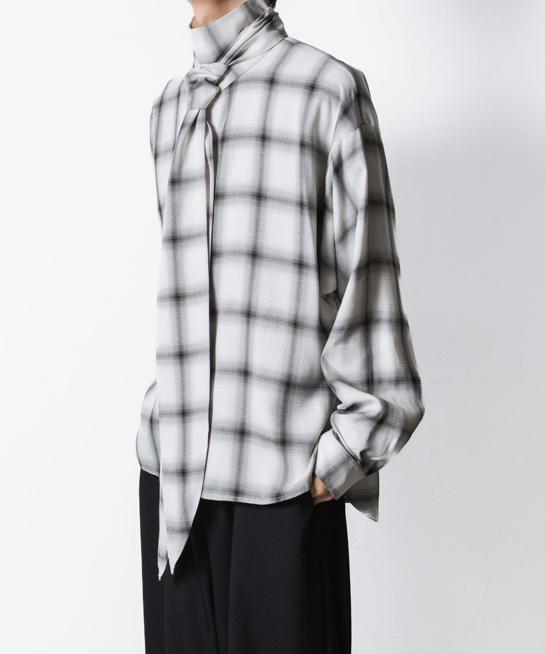 ato(アトウ)のOMBRE-CHECK SHORT SCARF SHIRT - WHITEの公式通販サイトsession福岡セレクトショップ