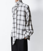 画像をギャラリービューアに読み込む, ato(アトウ)のOMBRE-CHECK SHORT SCARF SHIRT - WHITEの公式通販サイトsession福岡セレクトショップ
