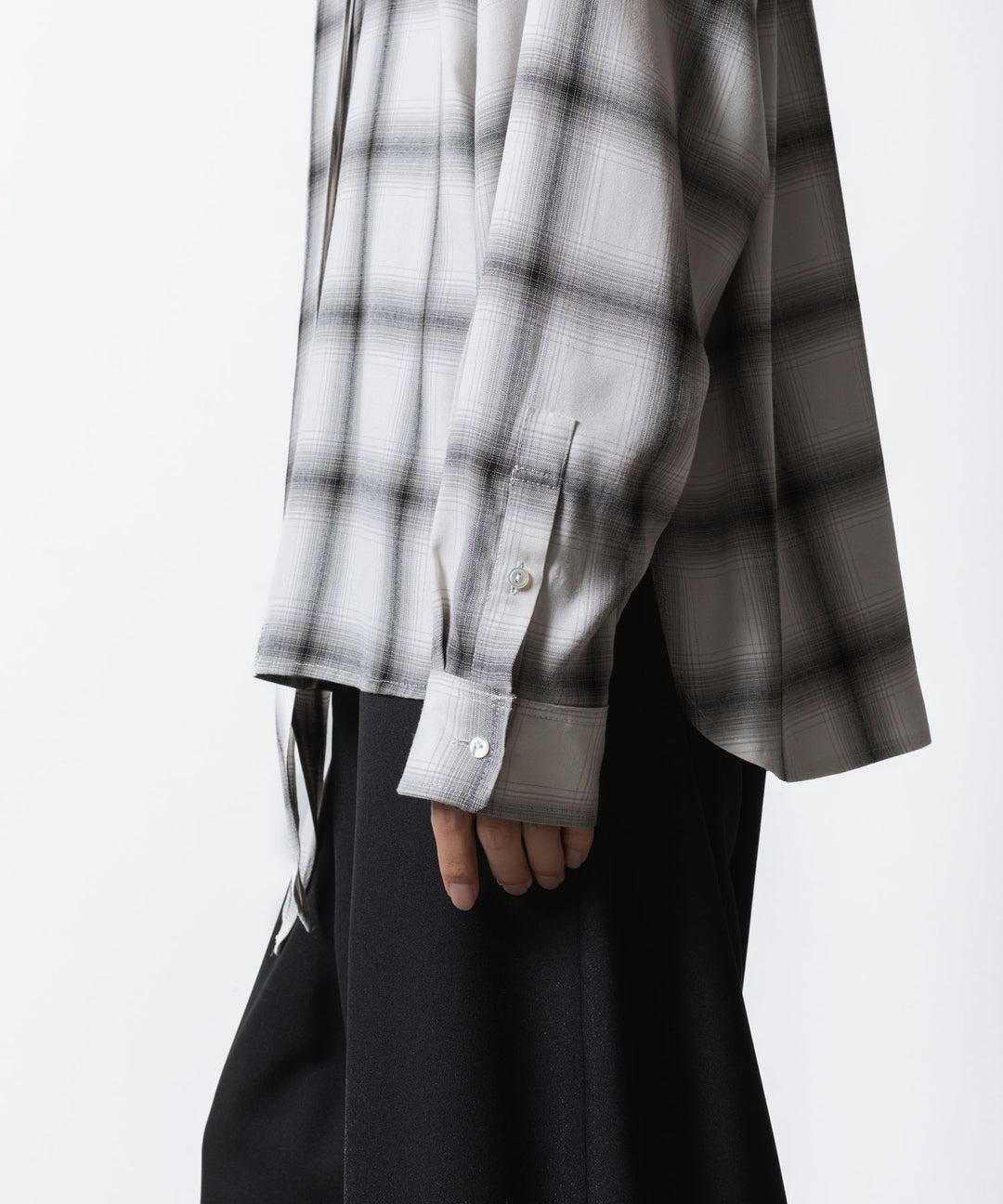 ato(アトウ)のOMBRE-CHECK SHORT SCARF SHIRT - WHITEの公式通販サイトsession福岡セレクトショップ