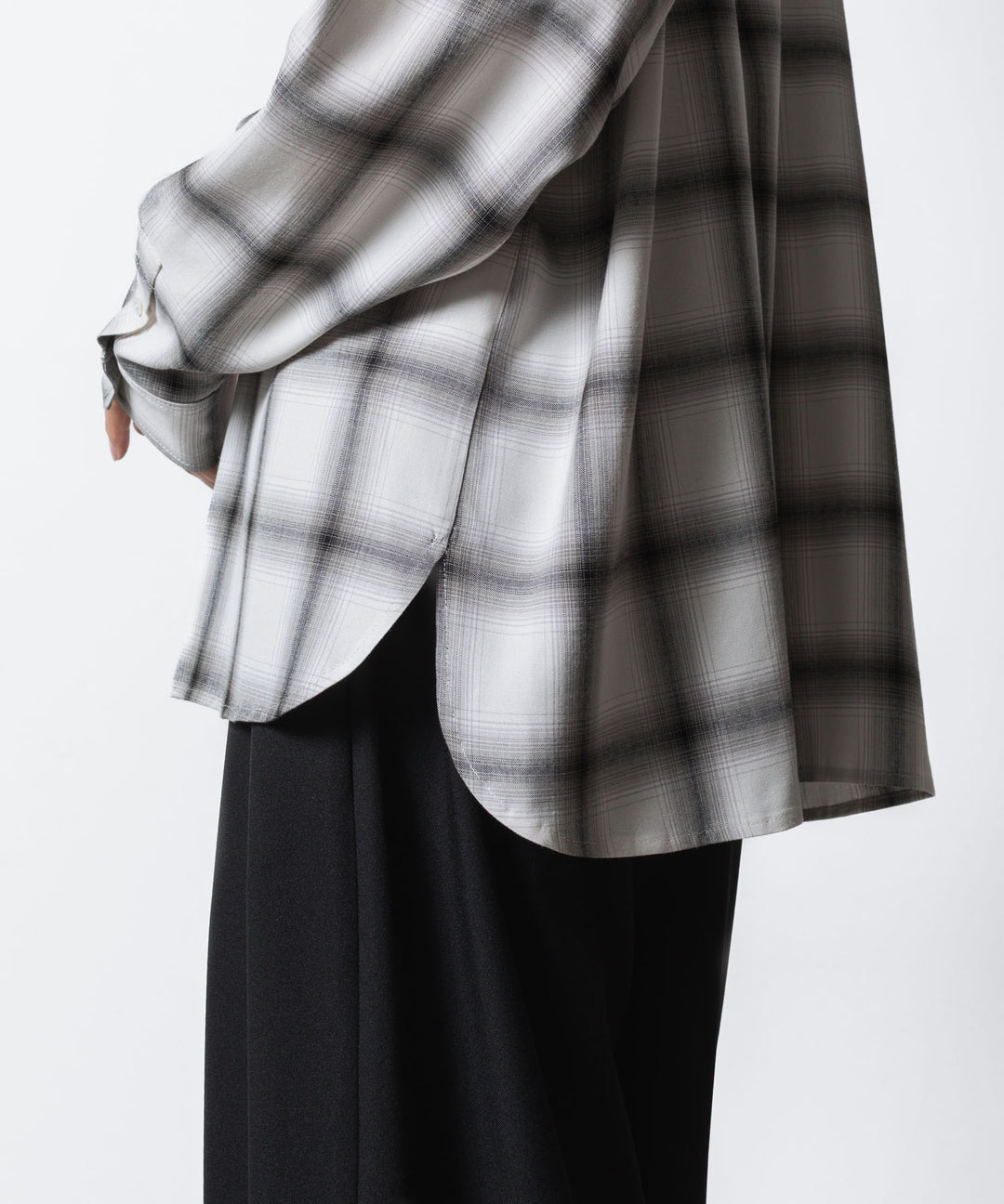 ato(アトウ)のOMBRE-CHECK SHORT SCARF SHIRT - WHITEの公式通販サイトsession福岡セレクトショップ