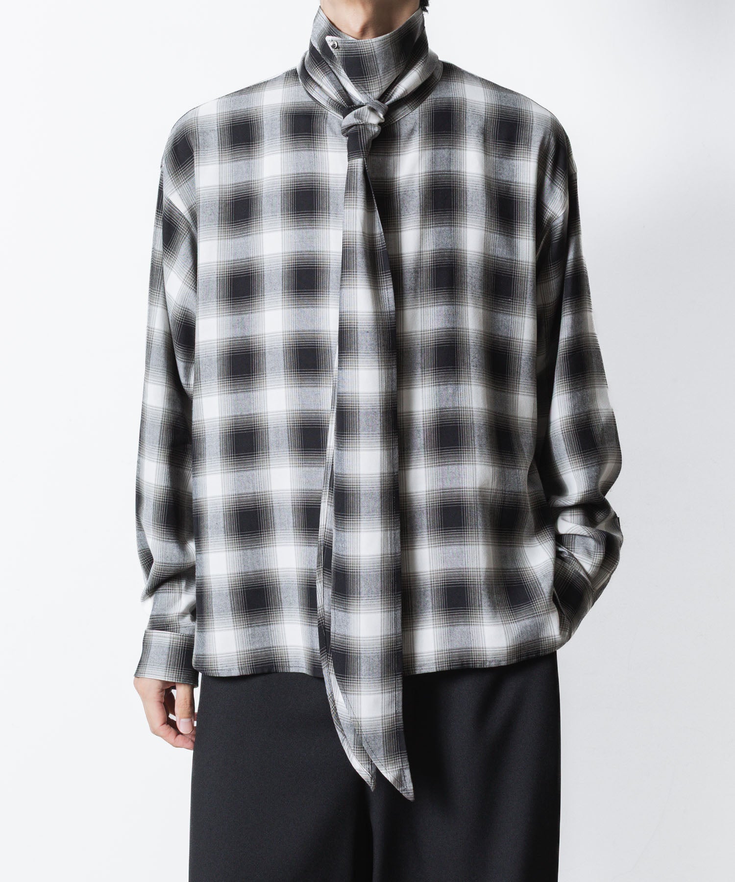 ato(アトウ)のOMBRE-CHECK SHORT SCARF SHIRT - BLACKの公式通販サイトsession福岡セレクトショップ
