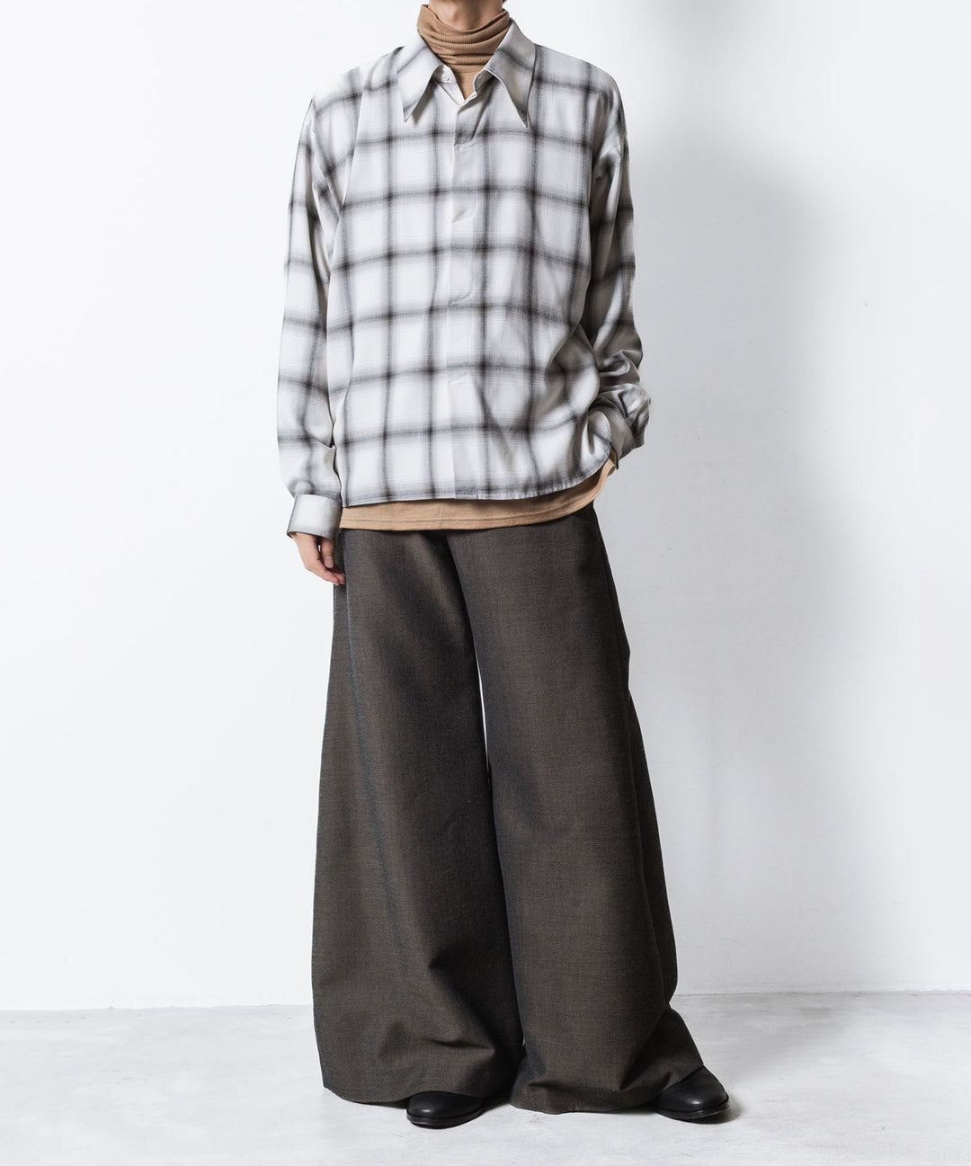 ato(アトウ)のOMBRE-CHECK SHORT SCARF SHIRT - WHITEの公式通販サイトsession福岡セレクトショップ