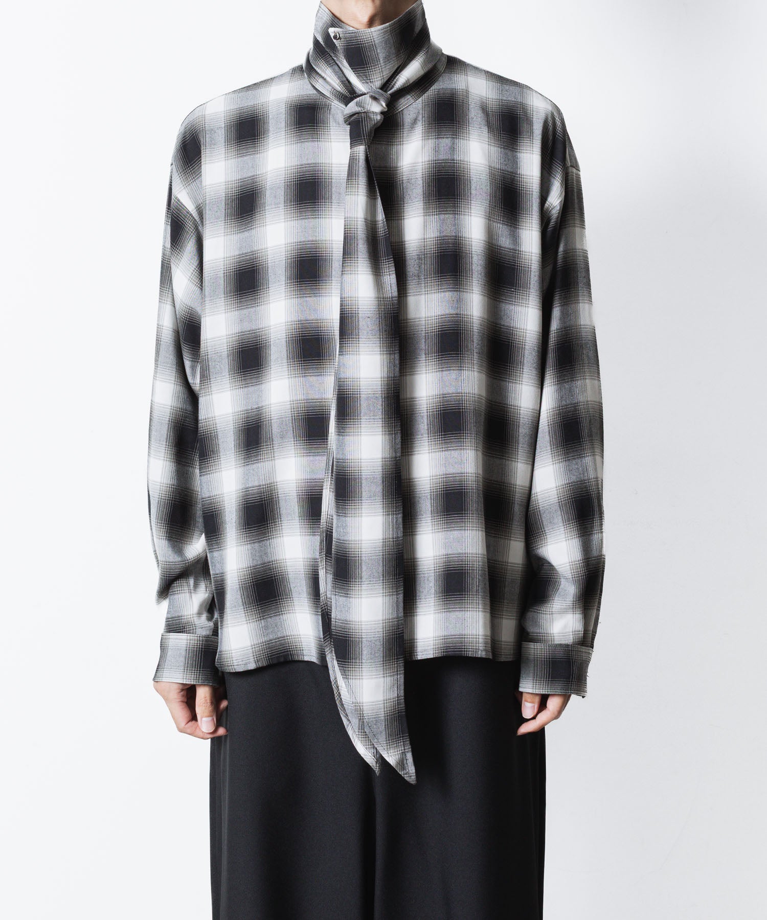 ato(アトウ)のOMBRE-CHECK SHORT SCARF SHIRT - BLACKの公式通販サイトsession福岡セレクトショップ