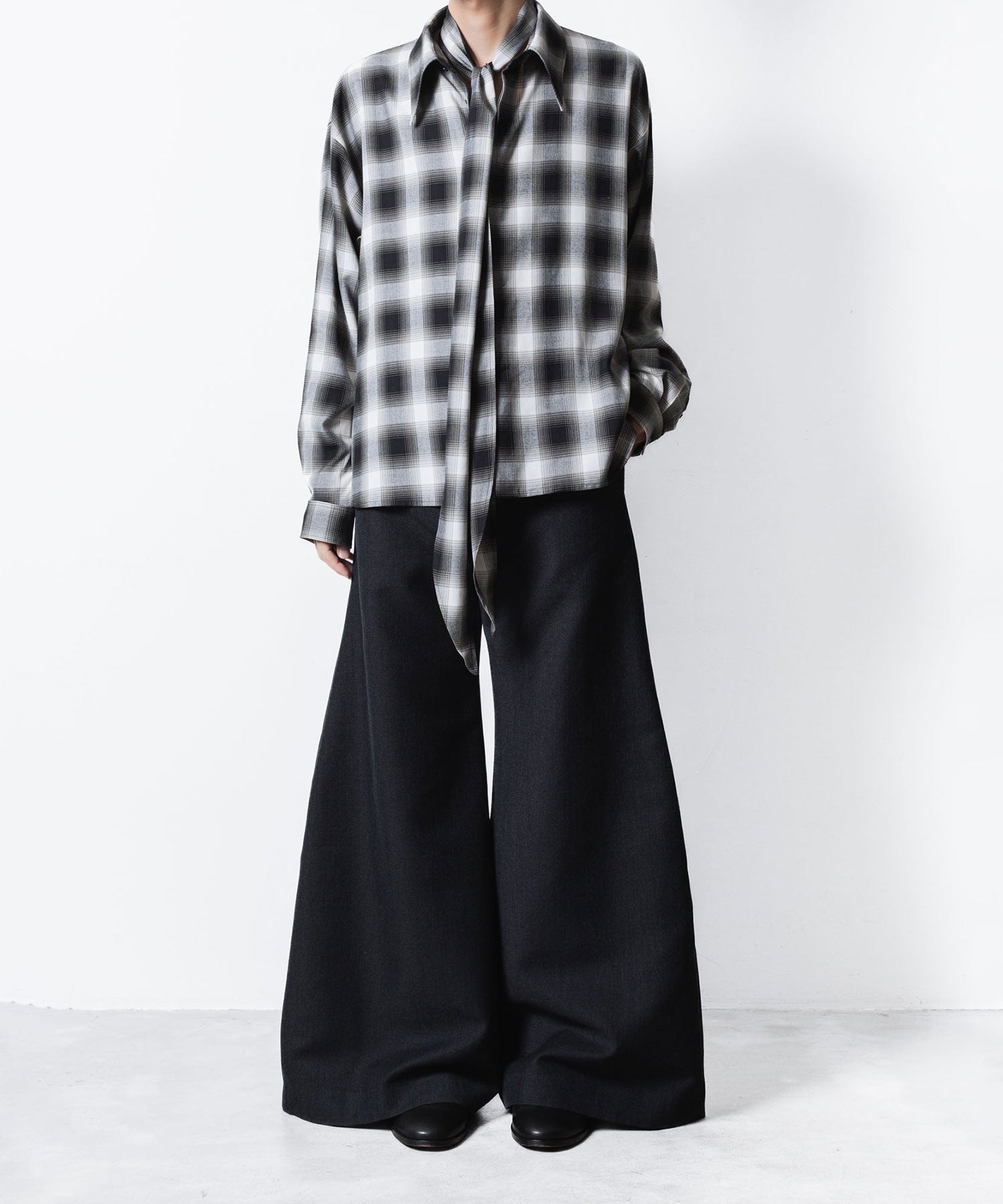 ato(アトウ)のOMBRE-CHECK SHORT SCARF SHIRT - BLACKの公式通販サイトsession福岡セレクトショップ