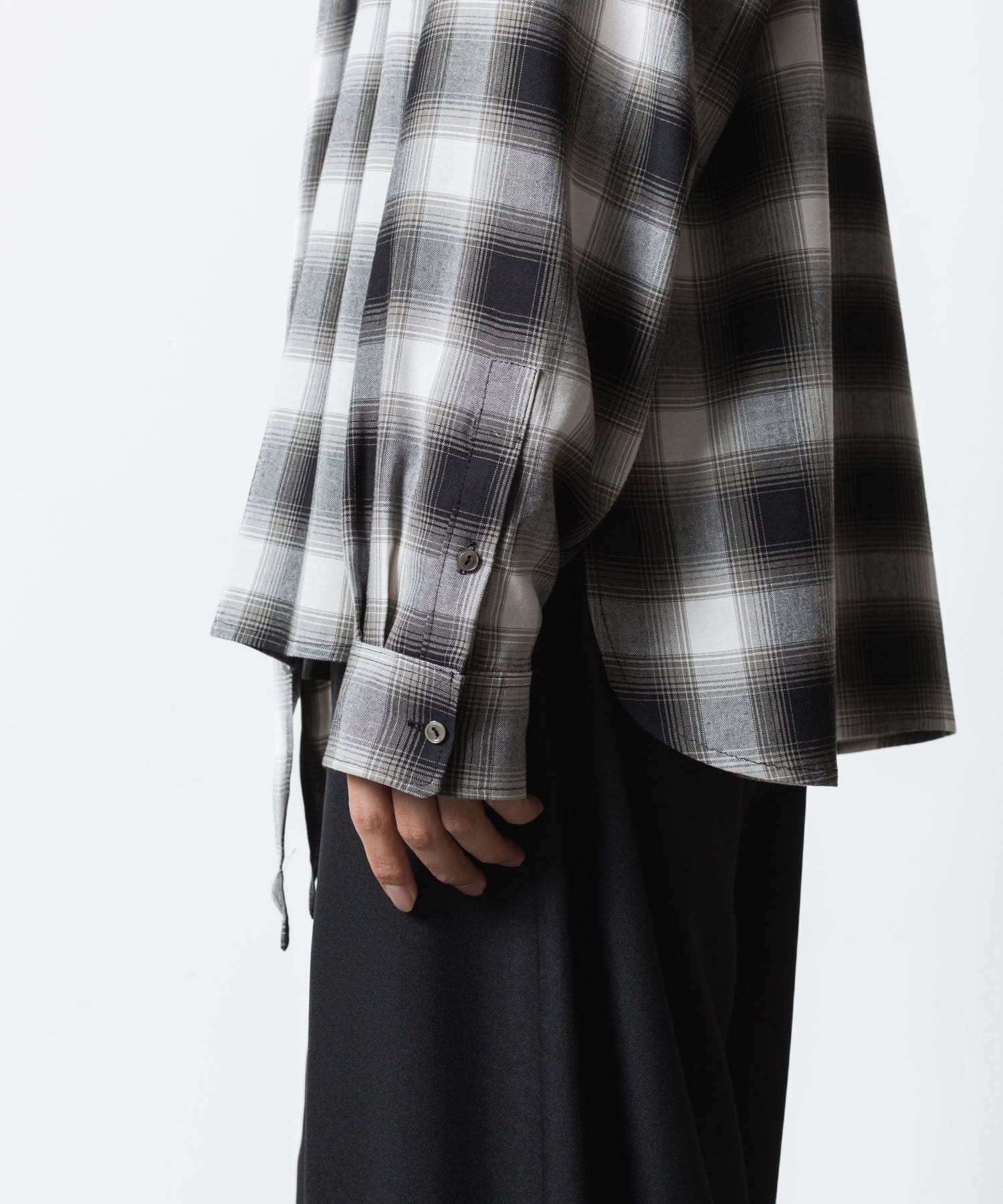 ato(アトウ)のOMBRE-CHECK SHORT SCARF SHIRT - BLACKの公式通販サイトsession福岡セレクトショップ