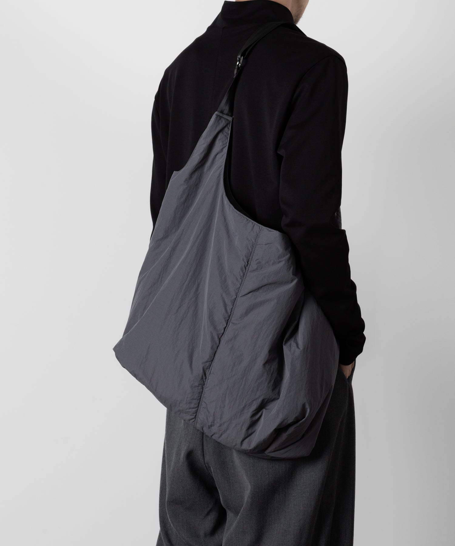 【ATTACHMENT】ATTACHMENT アタッチメントの- 限定 - PADDING NYLON WEATHER SHOULDER SHOPPING BAG - D.GRAY 公式通販サイトsession福岡セレクトショップ