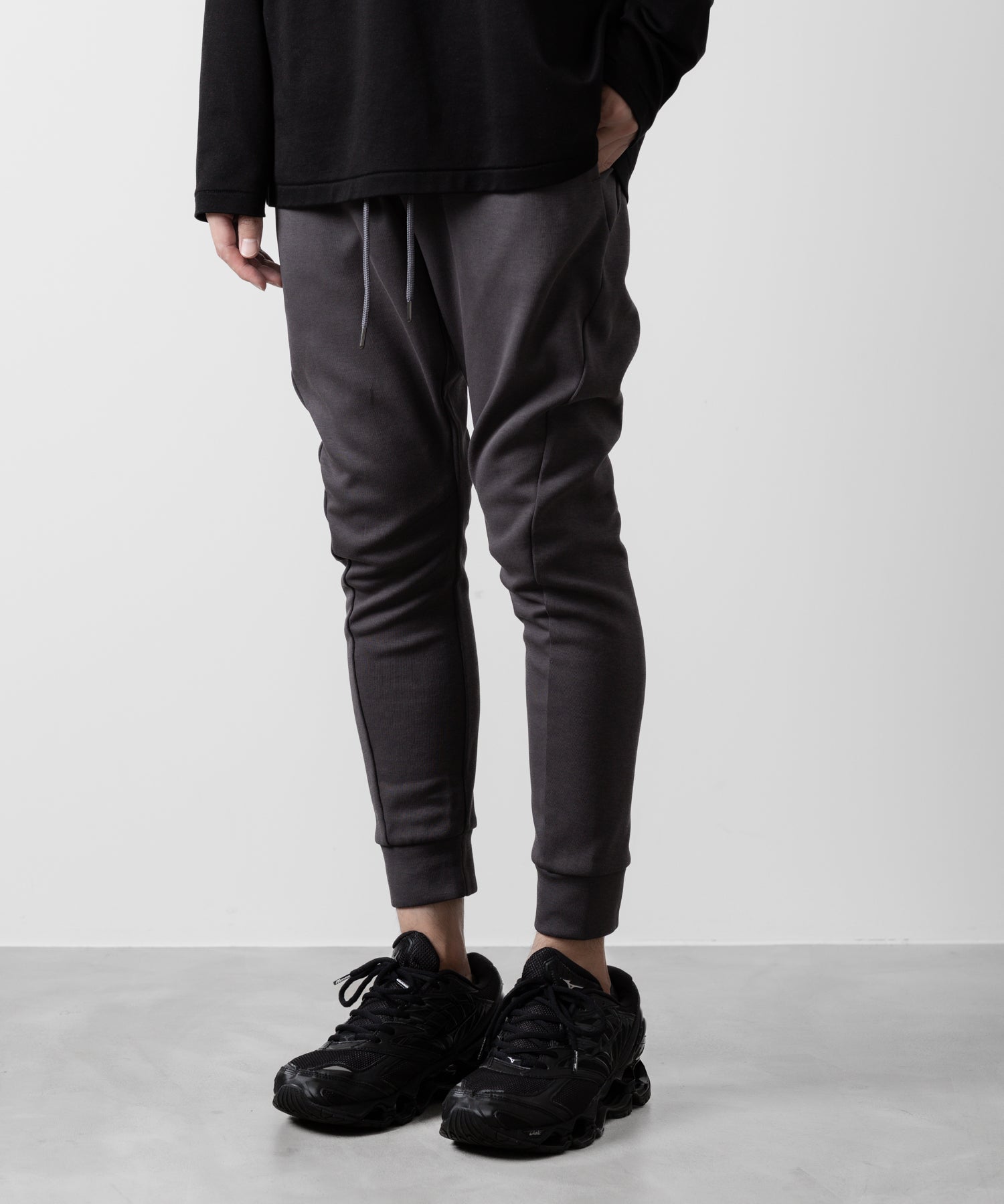 【 ATTACHMENT 】CO/PE DOUBLE KNIT THREE DIMENSIONAL JOGGER PANTS - D.GRAY