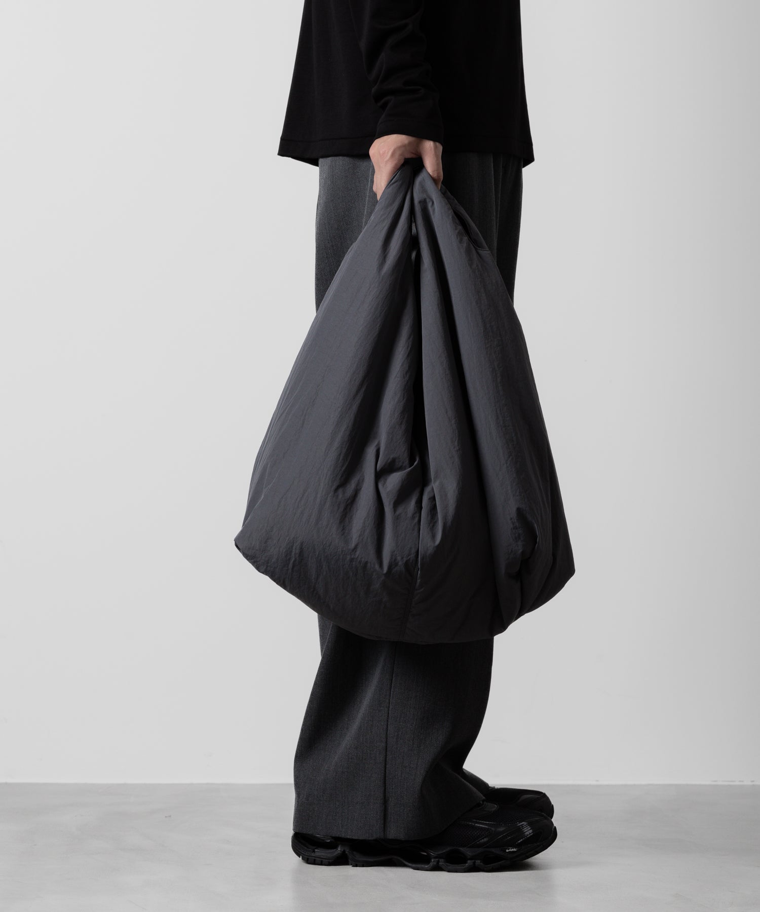 【ATTACHMENT】ATTACHMENT アタッチメントの- 限定 - PADDING NYLON WEATHER SHOULDER SHOPPING BAG - D.GRAY 公式通販サイトsession福岡セレクトショップ