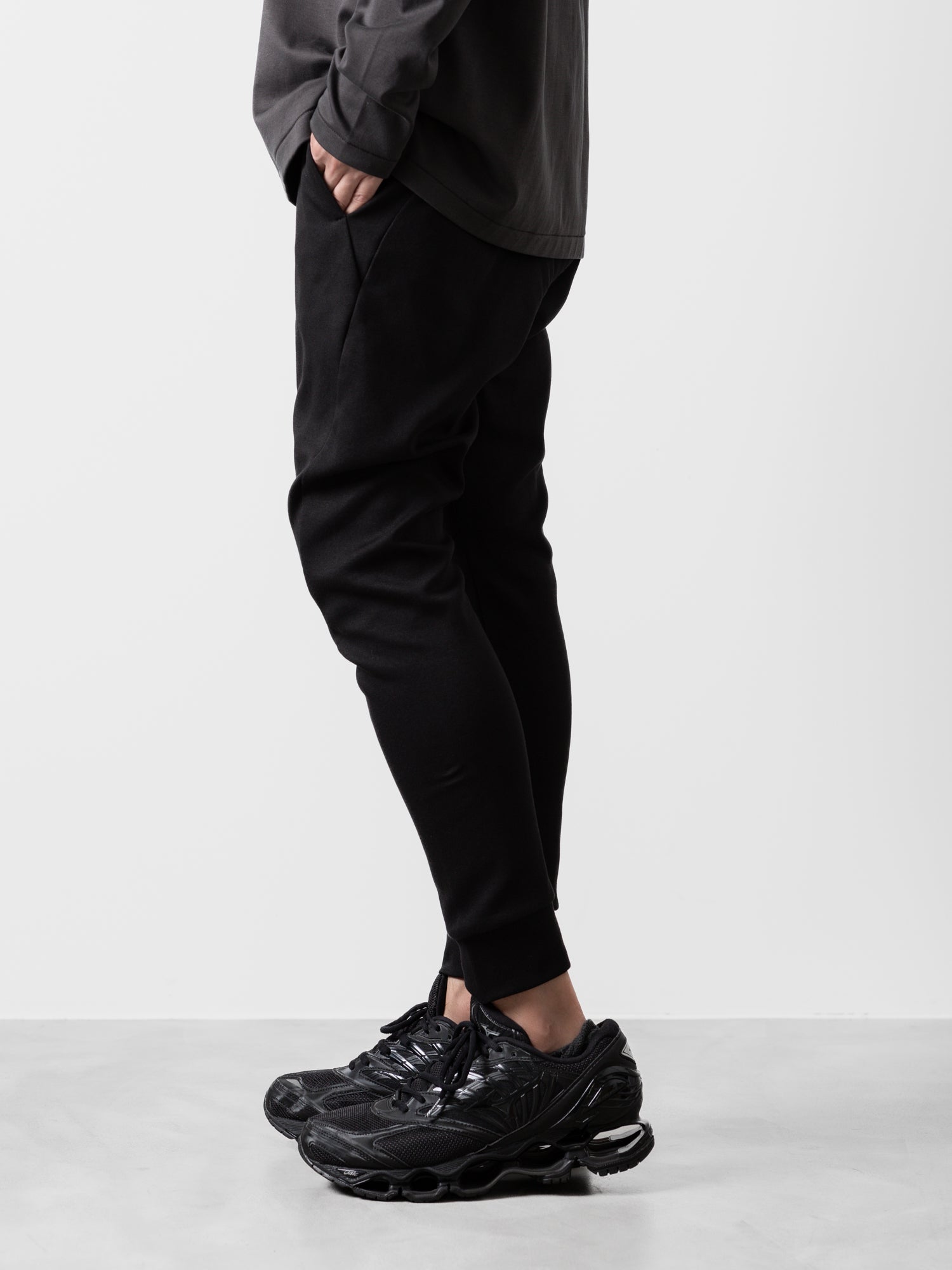 ATTACHMENT アタッチメントのCO/PE DOUBLE KNIT THREE DIMENSIONAL JOGGER PANTS - BLACK 公式通販サイトsession福岡セレクトショップ