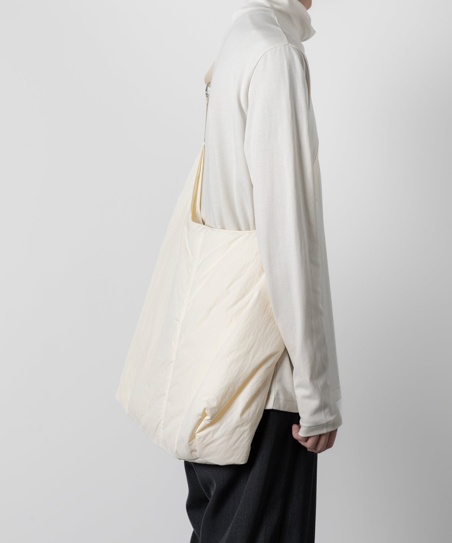 【ATTACHMENT】ATTACHMENT アタッチメントの- 限定 - PADDING NYLON WEATHER SHOULDER SHOPPING BAG - OFF WHITE 公式通販サイトsession福岡セレクトショップ