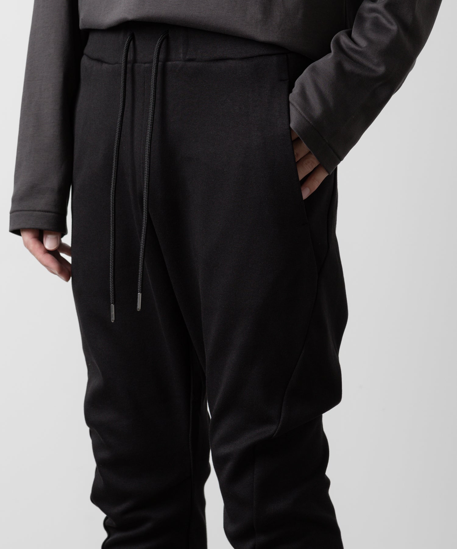 ATTACHMENT アタッチメントのCO/PE DOUBLE KNIT THREE DIMENSIONAL JOGGER PANTS - BLACK 公式通販サイトsession福岡セレクトショップ