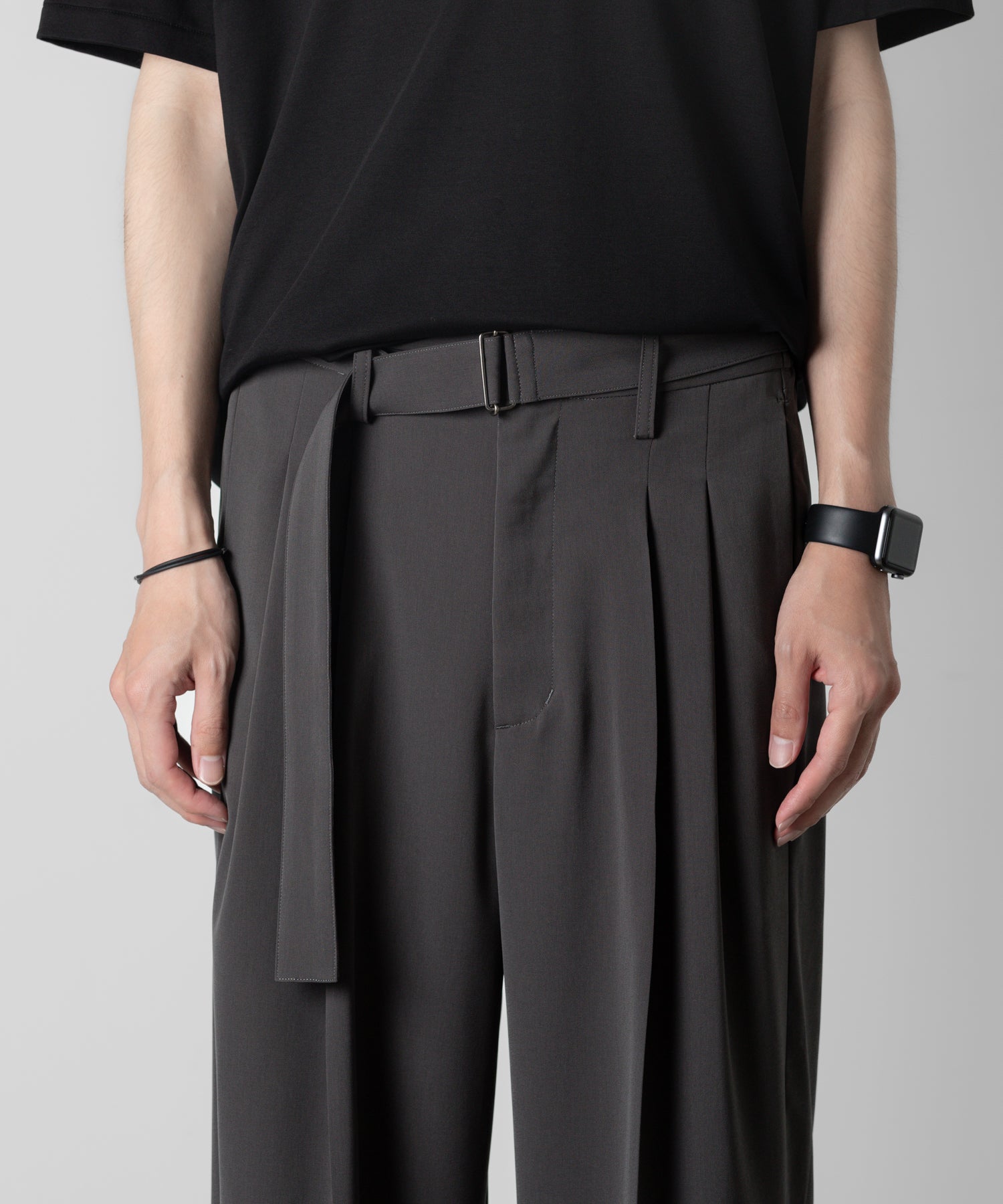 ATTACHMENT アタッチメント LIMITEDのSORIBIA TWILL BELTED WIDE TROUSERS - D.GRAYの公式通販サイトsession福岡セレクトショップ