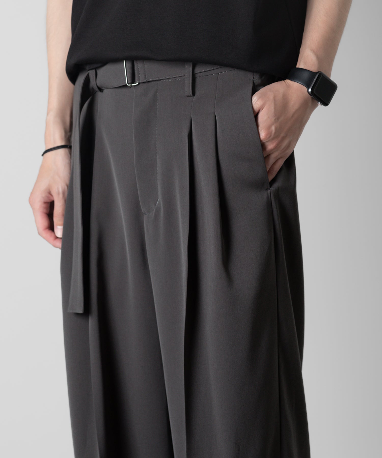 ATTACHMENT アタッチメント LIMITEDのSORIBIA TWILL BELTED WIDE TROUSERS - D.GRAYの公式通販サイトsession福岡セレクトショップ