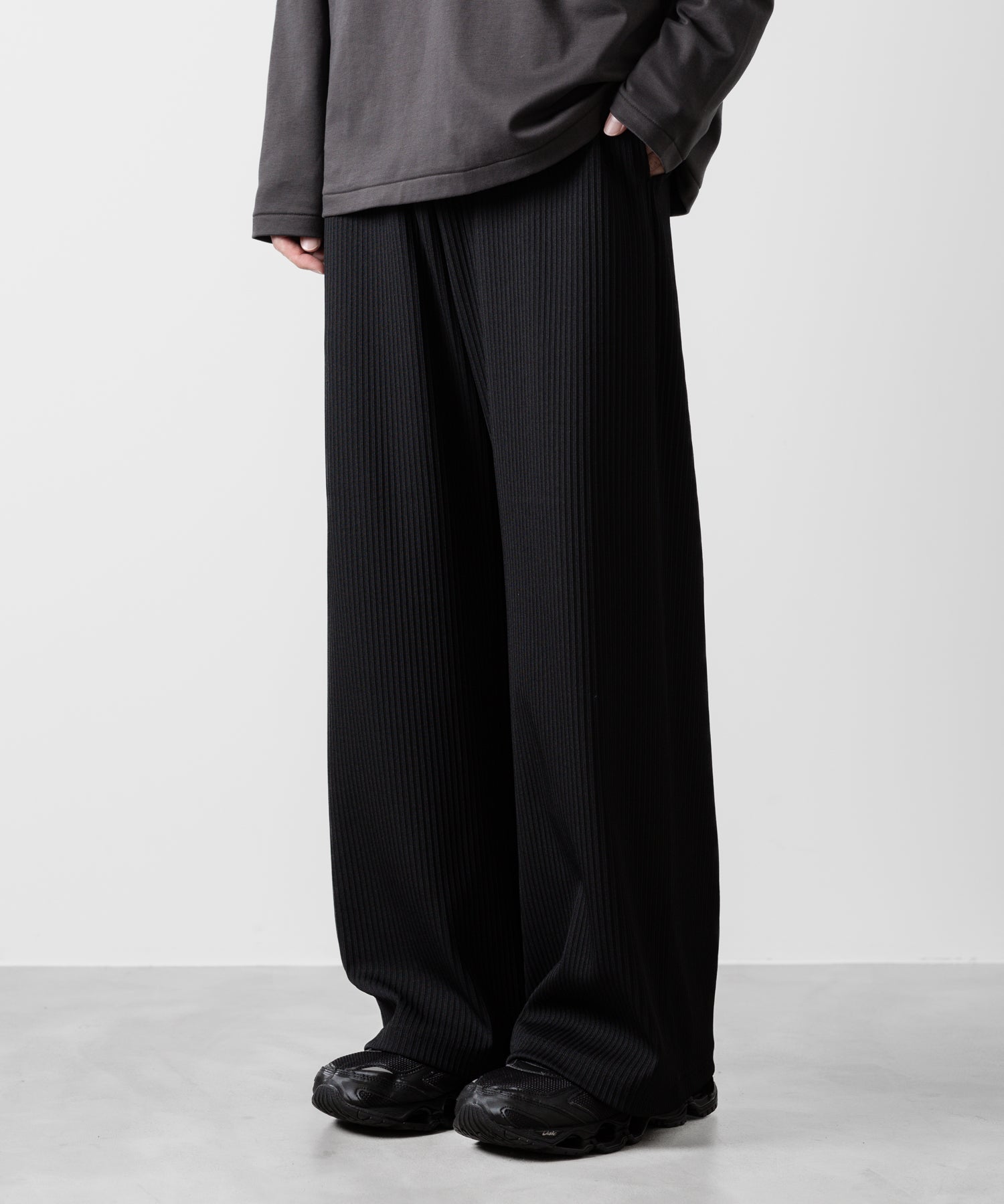 ATTACHMENT アタッチメントのPE STRETCH RIB WIDE LOUNGE TROUSERS - BLACK 公式通販サイトsession福岡セレクトショップ