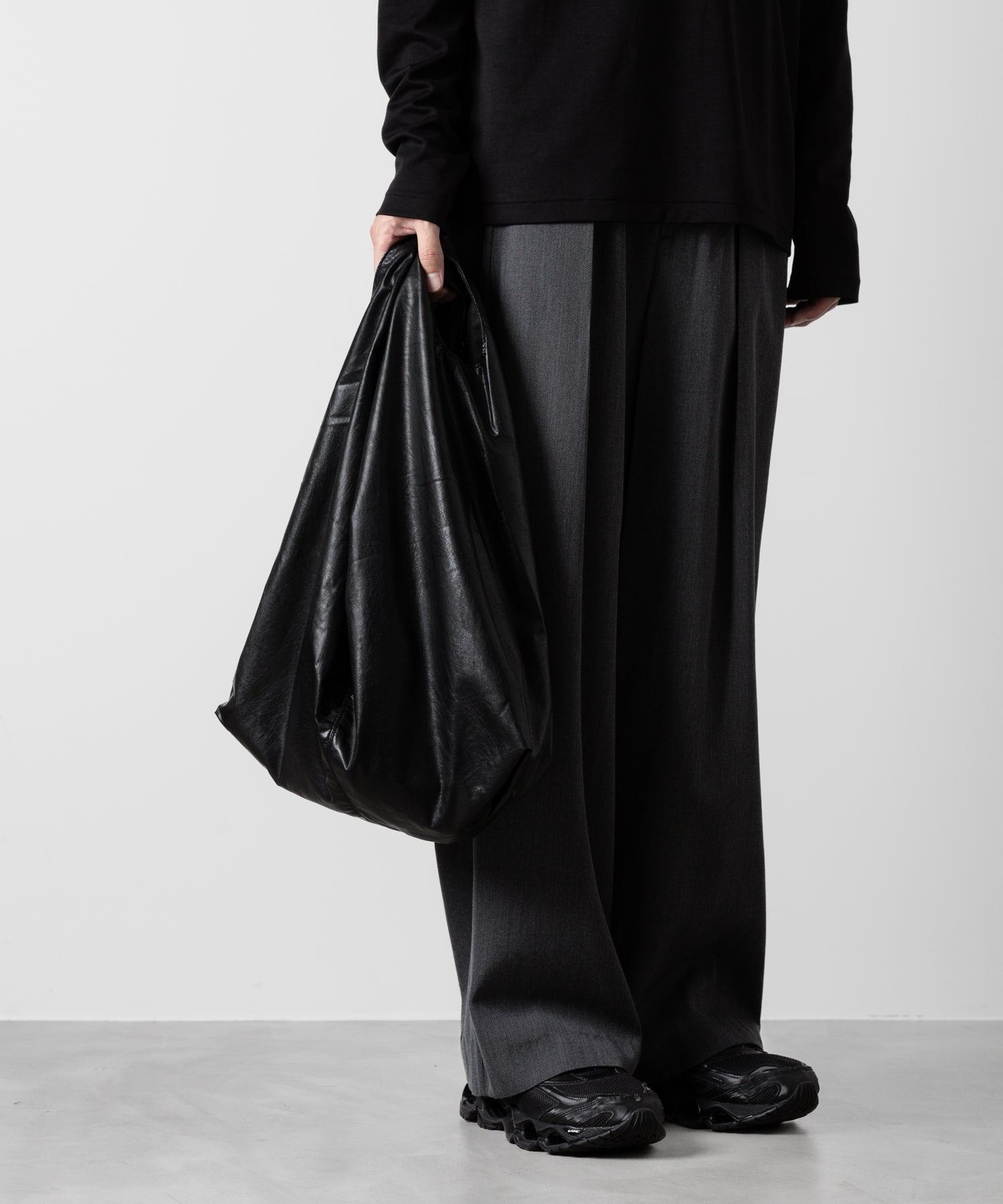 ATTACHMENT アタッチメント LIMITEDのSYNTHETIC SHOULDER SHOPPING BAG - BLACKの公式通販サイトsession福岡セレクトショップ