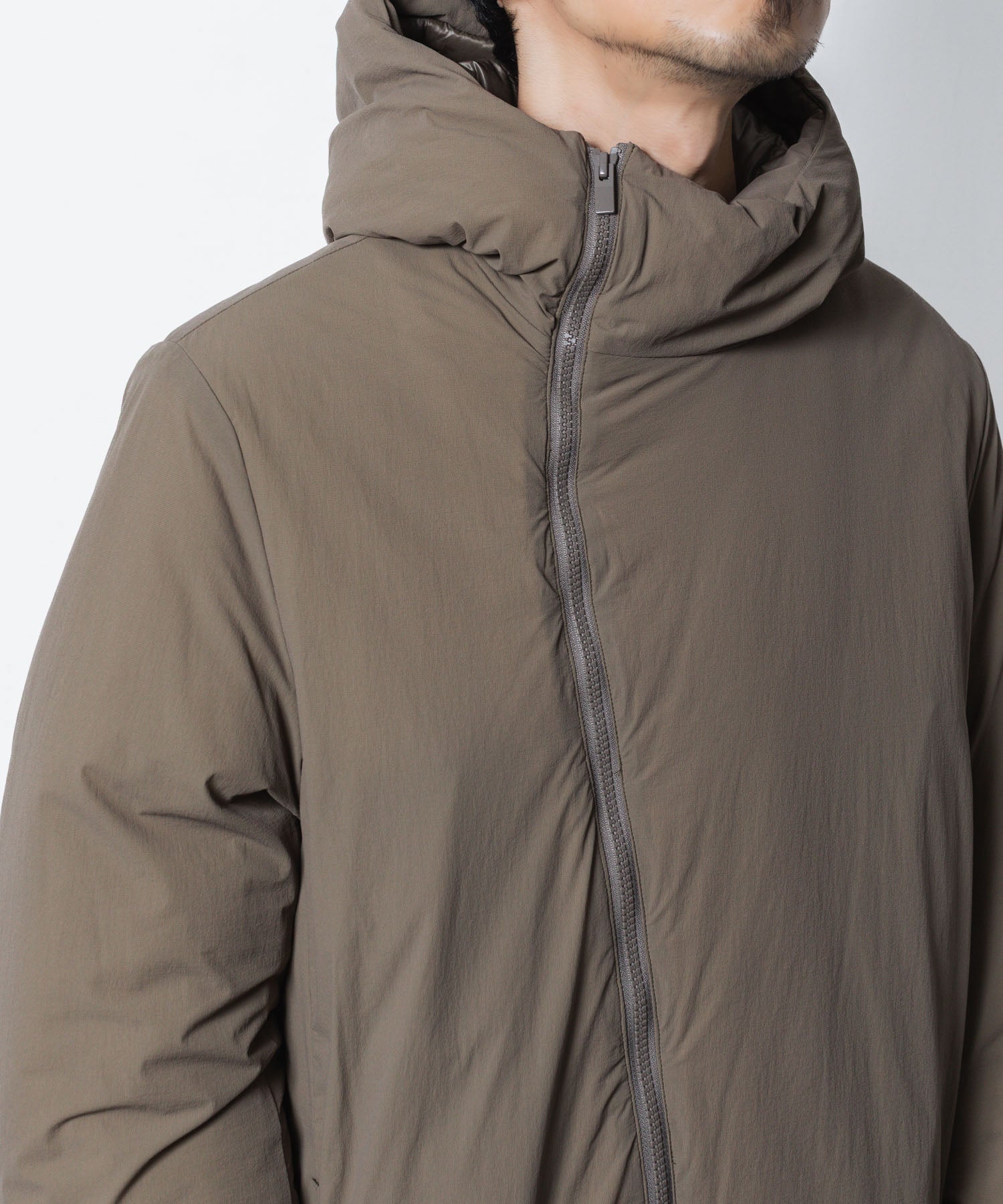 ATTACHMENT / EXCLUSIVE ITEMアタッチメントのNY 2WAY STRECH ROUND ZIP HOODED JACKET - CAMELの公式通販サイトsession福岡セレクトショップ