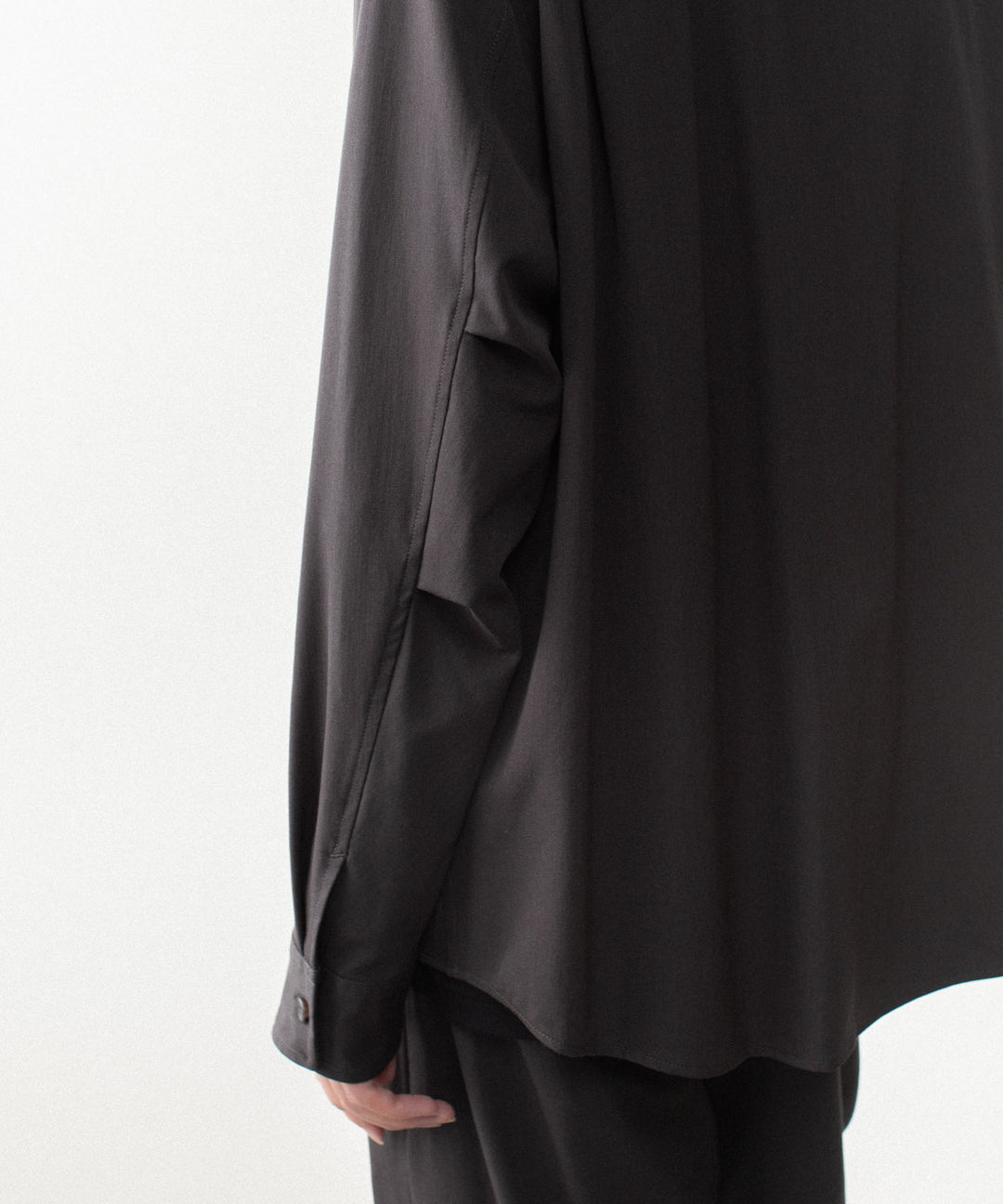 ATTACHMENT アタッチメントのWASHABLE HIGH TWIST GABARDINE UTILITY L/S SHIRT - KHAKI GRAYの公式通販サイトsession福岡セレクトショップ