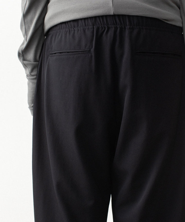 ATTACHMENT アタッチメントのWASHABLE HIGH TWIST GABARDINE EASY BUCKLE BALLOON TROUSERS - BLACKの公式通販サイトsession福岡セレクトショップ