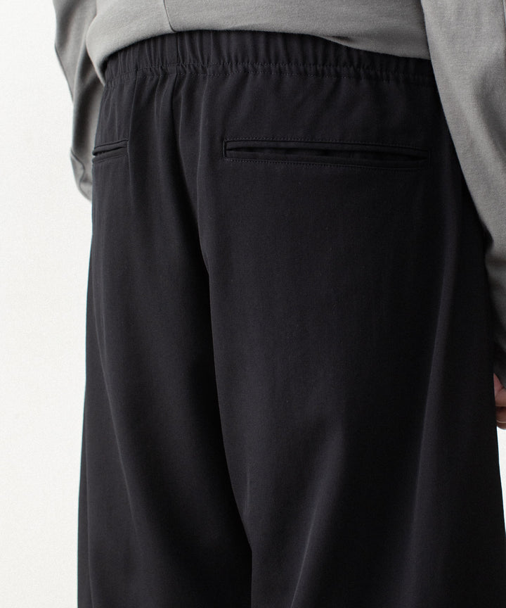 ATTACHMENT アタッチメントのWASHABLE HIGH TWIST GABARDINE EASY BUCKLE BALLOON TROUSERS - BLACKの公式通販サイトsession福岡セレクトショップ