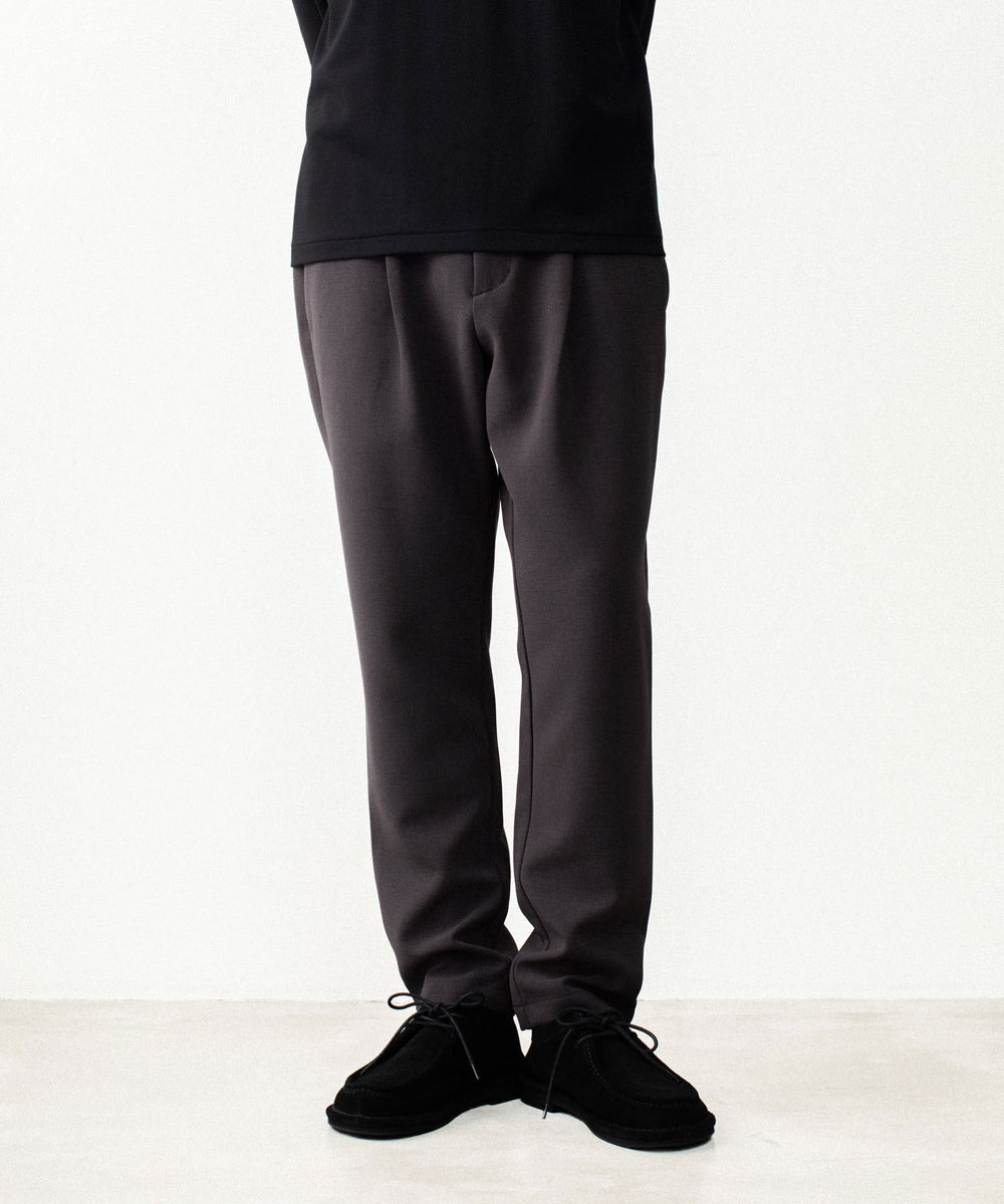 ATTACHMENT アタッチメントのPE STRETCH DOUBLE CLOTH REGULAR FIT 1TUCK TROUSERS - D.KH GRAYの公式通販サイトsession福岡セレクトショップ