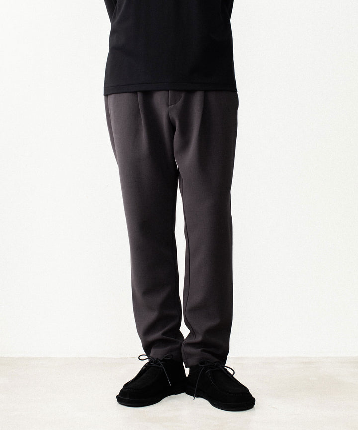 ATTACHMENT アタッチメントのPE STRETCH DOUBLE CLOTH REGULAR FIT 1TUCK TROUSERS - D.KH GRAYの公式通販サイトsession福岡セレクトショップ