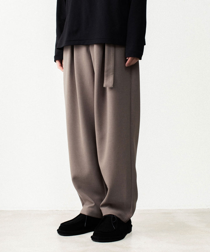 ATTACHMENT アタッチメントのPE STRETCH DOUBLE CLOTH CROSS TUCK TROUSERS - D.BROWNの公式通販サイトsession福岡セレクトショップ