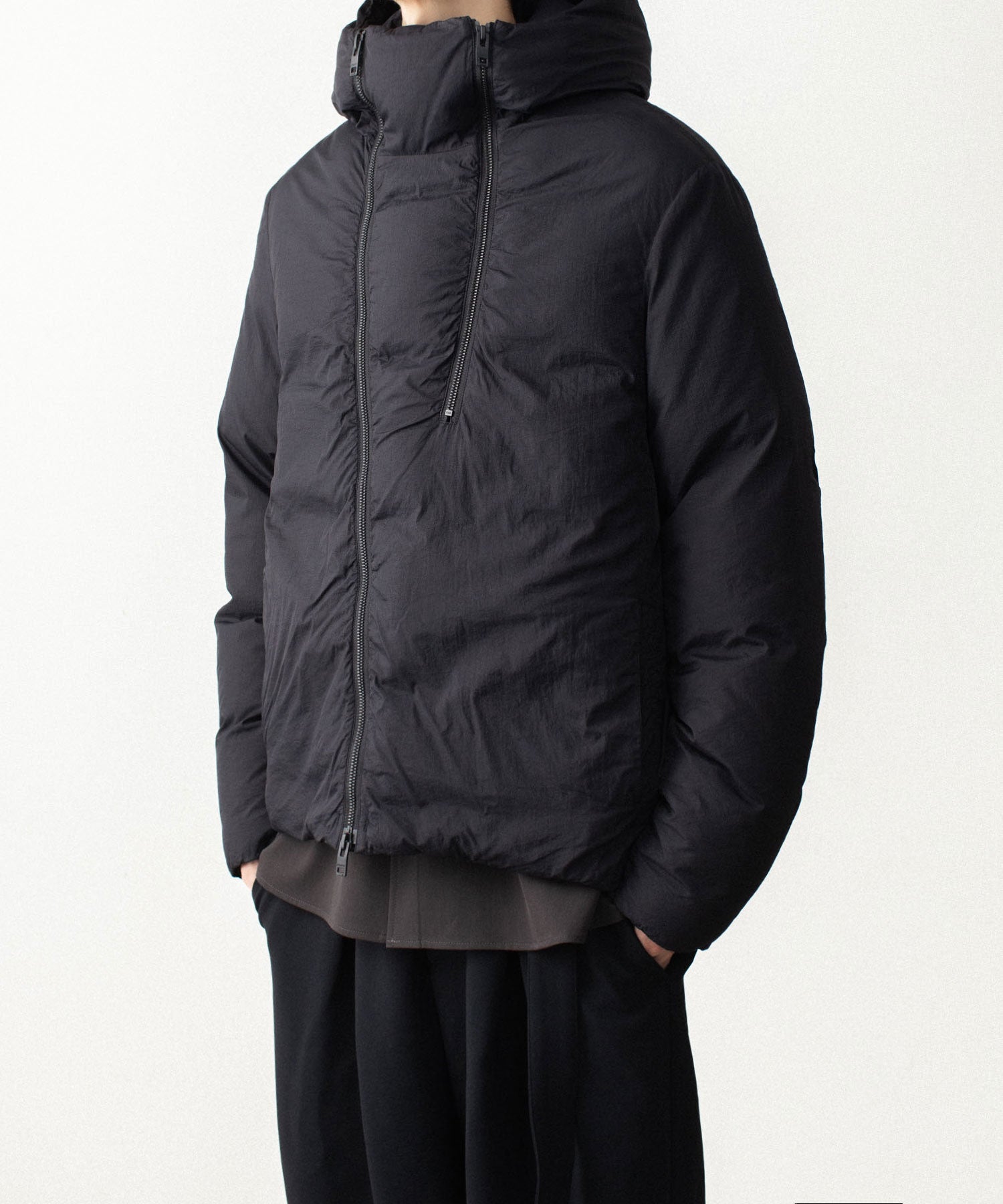ATTACHMENT /アタッチメント】NY TAFFETA HOODED DOWN JACKET - BLACK