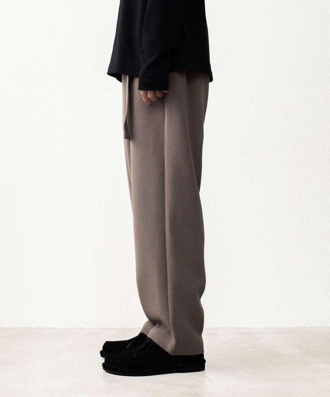 ATTACHMENT アタッチメントのPE STRETCH DOUBLE CLOTH CROSS TUCK TROUSERS - D.BROWNの公式通販サイトsession福岡セレクトショップ