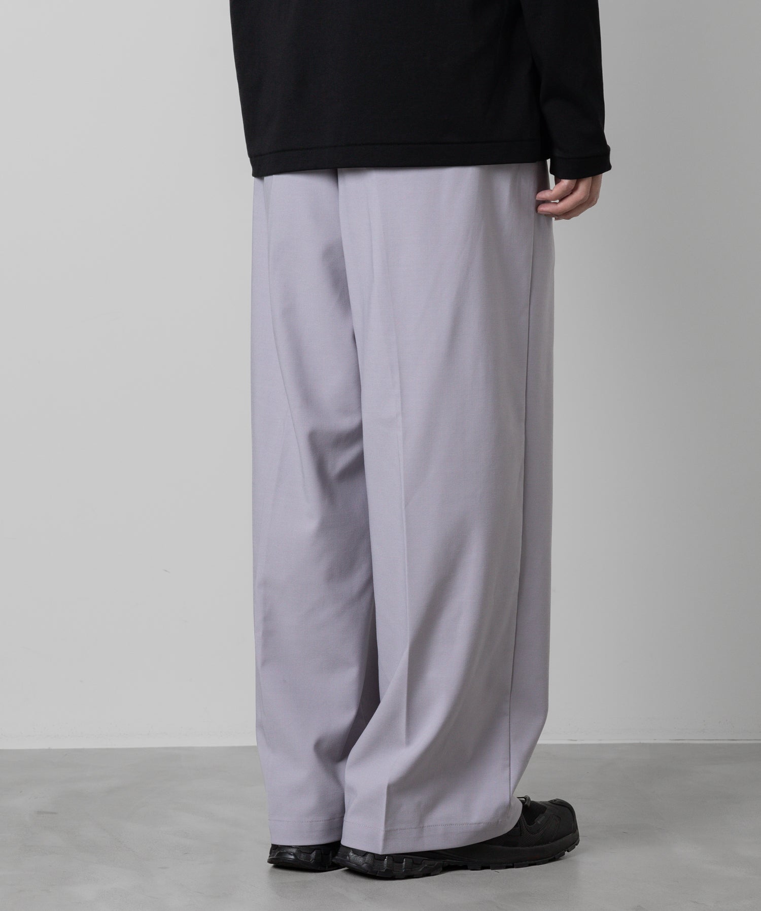 ATTACHMENT(アタッチメント)のPE/RY STRETCH TROPICAL BELTED WIDE TROUSERSのL.PURPLE