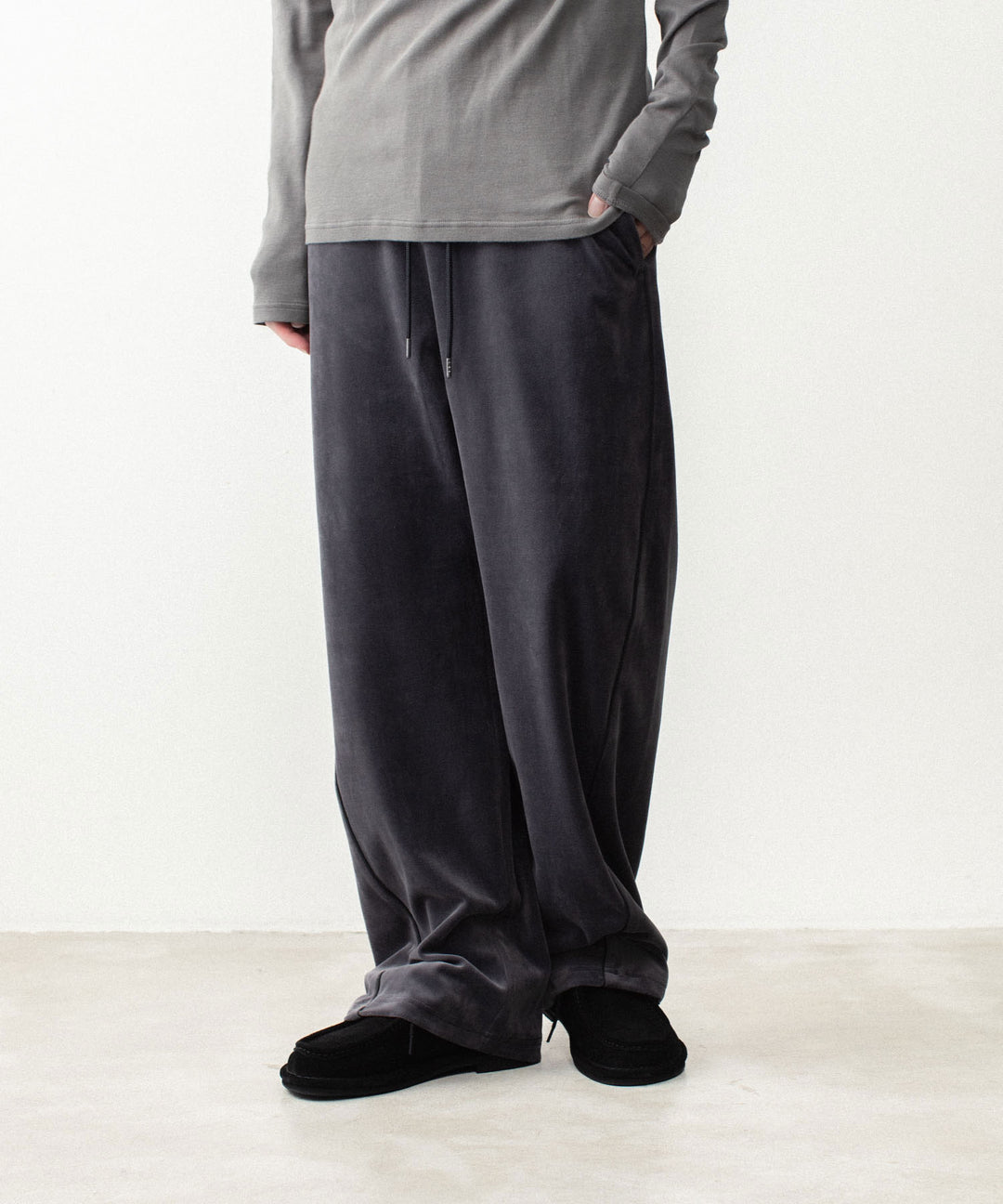 ATTACHMENT アタッチメントの80/2 ORGANIC VELOR BALLOON WIDE TRACK TROUSERS - D.GRAYの公式通販サイトsession福岡セレクトショップ
