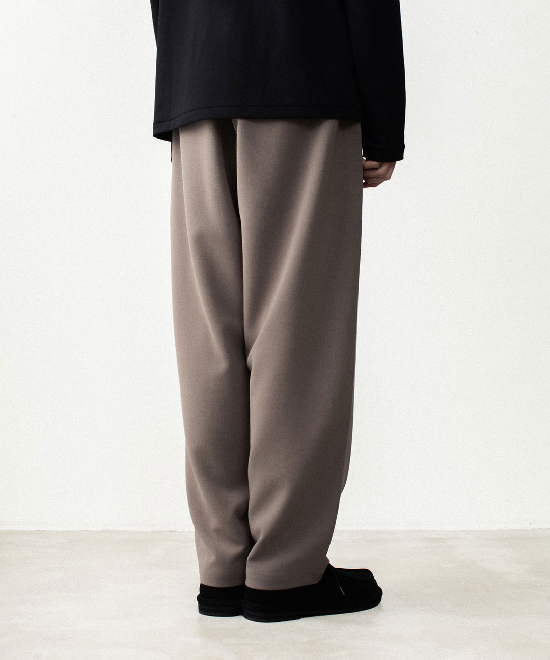ATTACHMENT アタッチメントのPE STRETCH DOUBLE CLOTH CROSS TUCK TROUSERS - D.BROWNの公式通販サイトsession福岡セレクトショップ