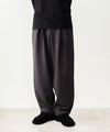 【 ATTACHMENT 】PE STRETCH DOUBLE CLOTH CROSS TUCK TROUSERS - D.KH GRAY