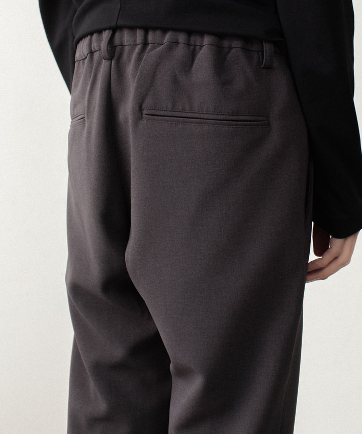 ATTACHMENT アタッチメントのPE STRETCH DOUBLE CLOTH REGULAR FIT 1TUCK TROUSERS - D.KH GRAYの公式通販サイトsession福岡セレクトショップ