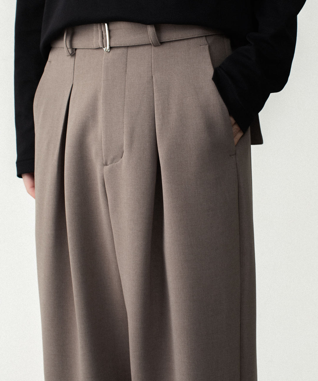 ATTACHMENT アタッチメントのPE STRETCH DOUBLE CLOTH CROSS TUCK TROUSERS - D.BROWNの公式通販サイトsession福岡セレクトショップ