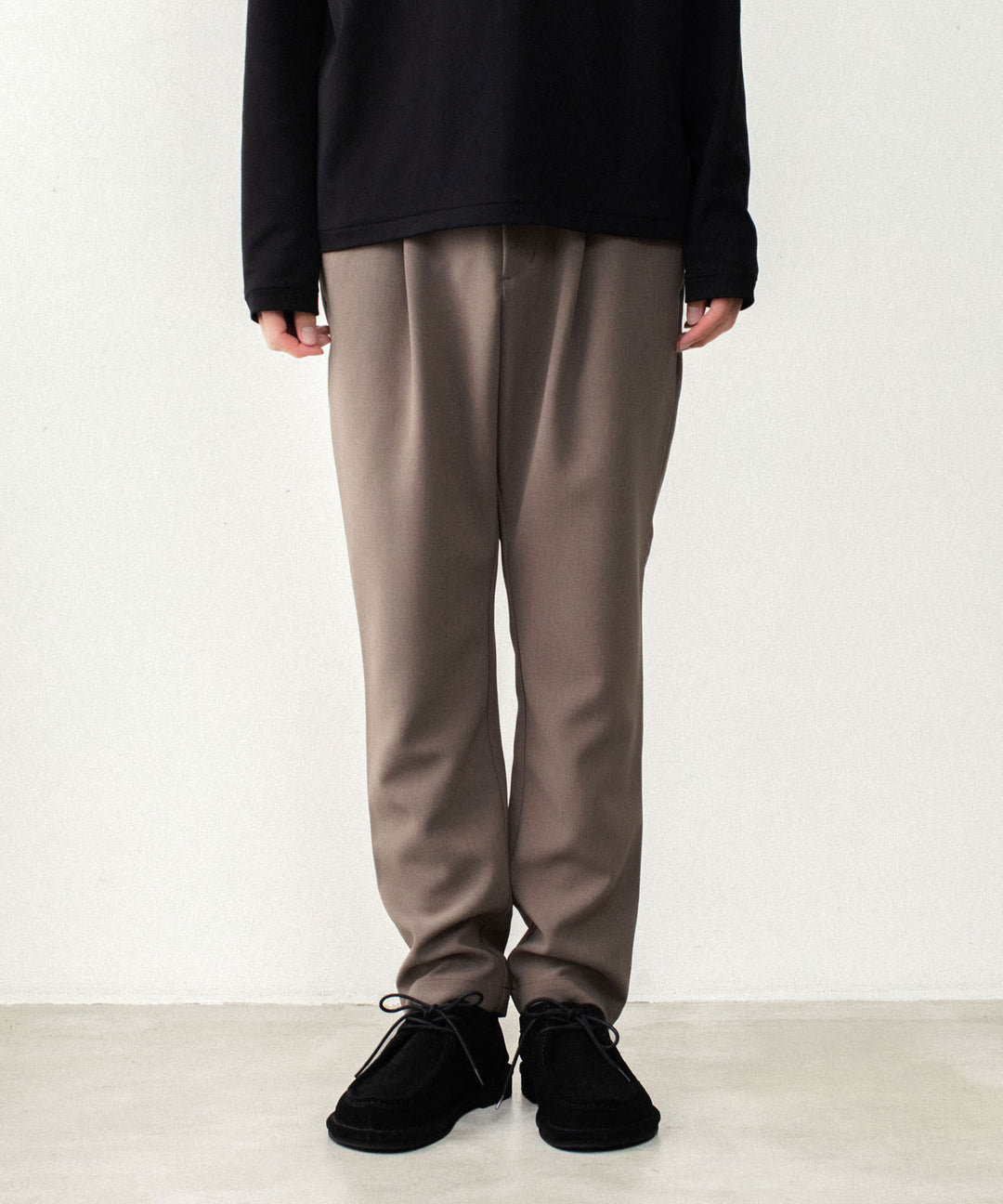 ATTACHMENT アタッチメントのPE STRETCH DOUBLE CLOTH REGULAR FIT 1TUCK TROUSERS - D.BROWNの公式通販サイトsession福岡セレクトショップ