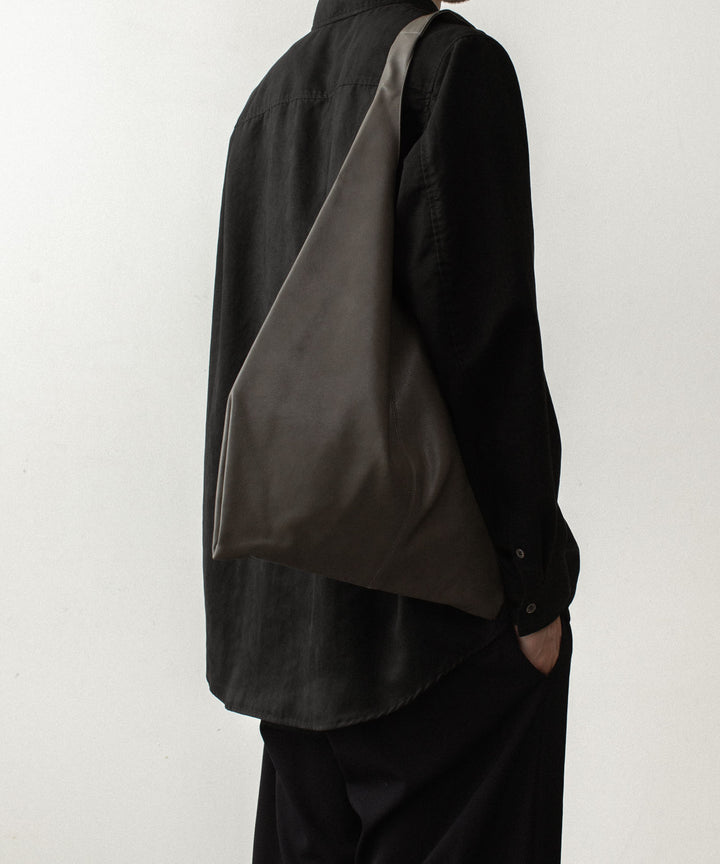ATTACHMENT アタッチメントのSYNTHETIC LEATHER SMALL SHOPPING BAG - KHAKI GRAYの公式通販サイトsession福岡セレクトショップ