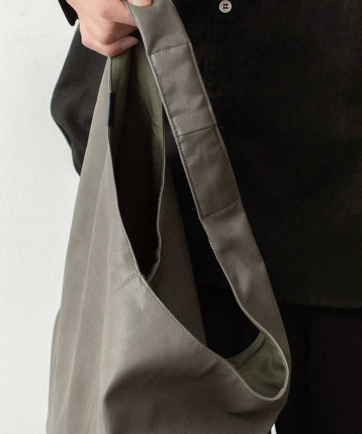 ATTACHMENT アタッチメントのSYNTHETIC LEATHER SMALL SHOPPING BAG - KHAKI GRAYの公式通販サイトsession福岡セレクトショップ