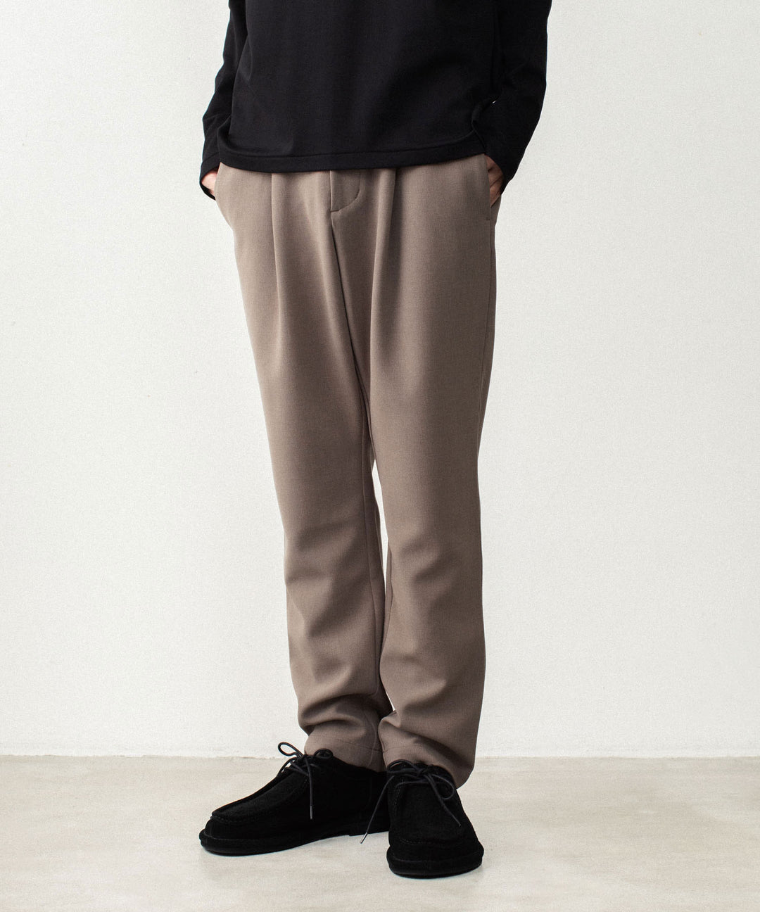 ATTACHMENT アタッチメントのPE STRETCH DOUBLE CLOTH REGULAR FIT 1TUCK TROUSERS - D.BROWNの公式通販サイトsession福岡セレクトショップ