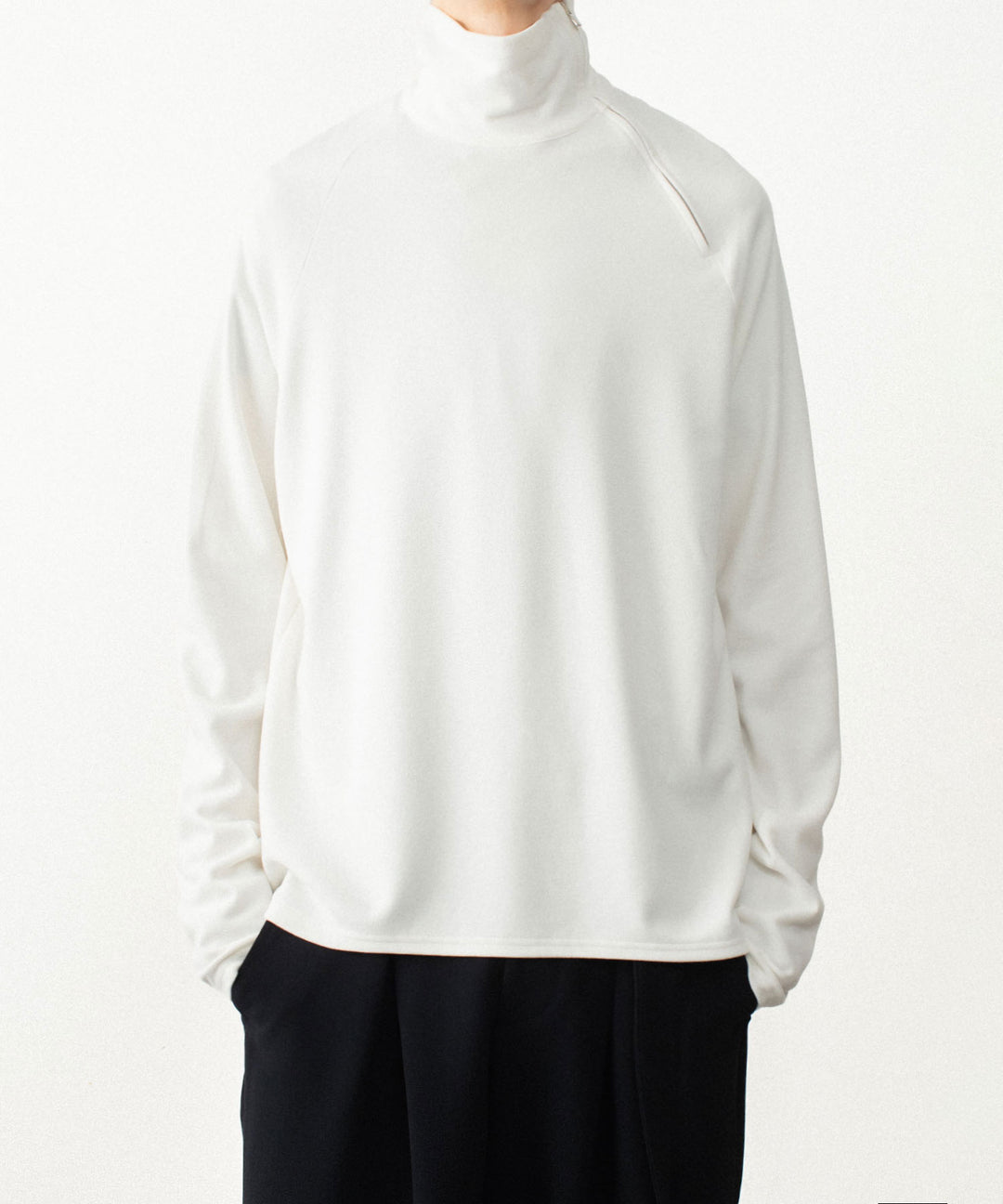 ATTACHMENT アタッチメントのVI/PE SMOOTH ZIP-UP HIGHNECK L/S TEE - OFF WHITEの公式通販サイトsession福岡セレクトショップ