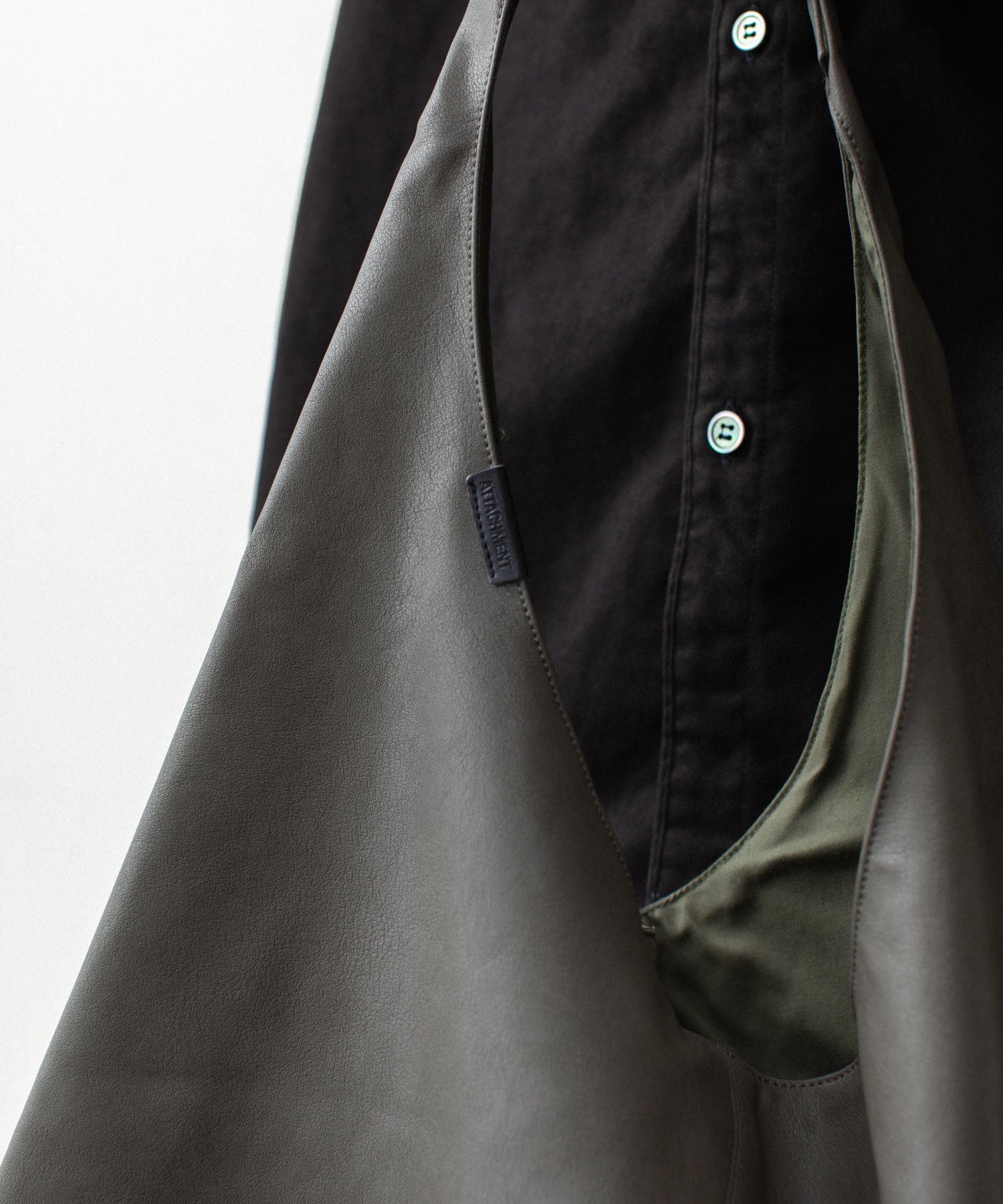 ATTACHMENT /アタッチメント】SYNTHETIC LEATHER SMALL SHOPPING BAG