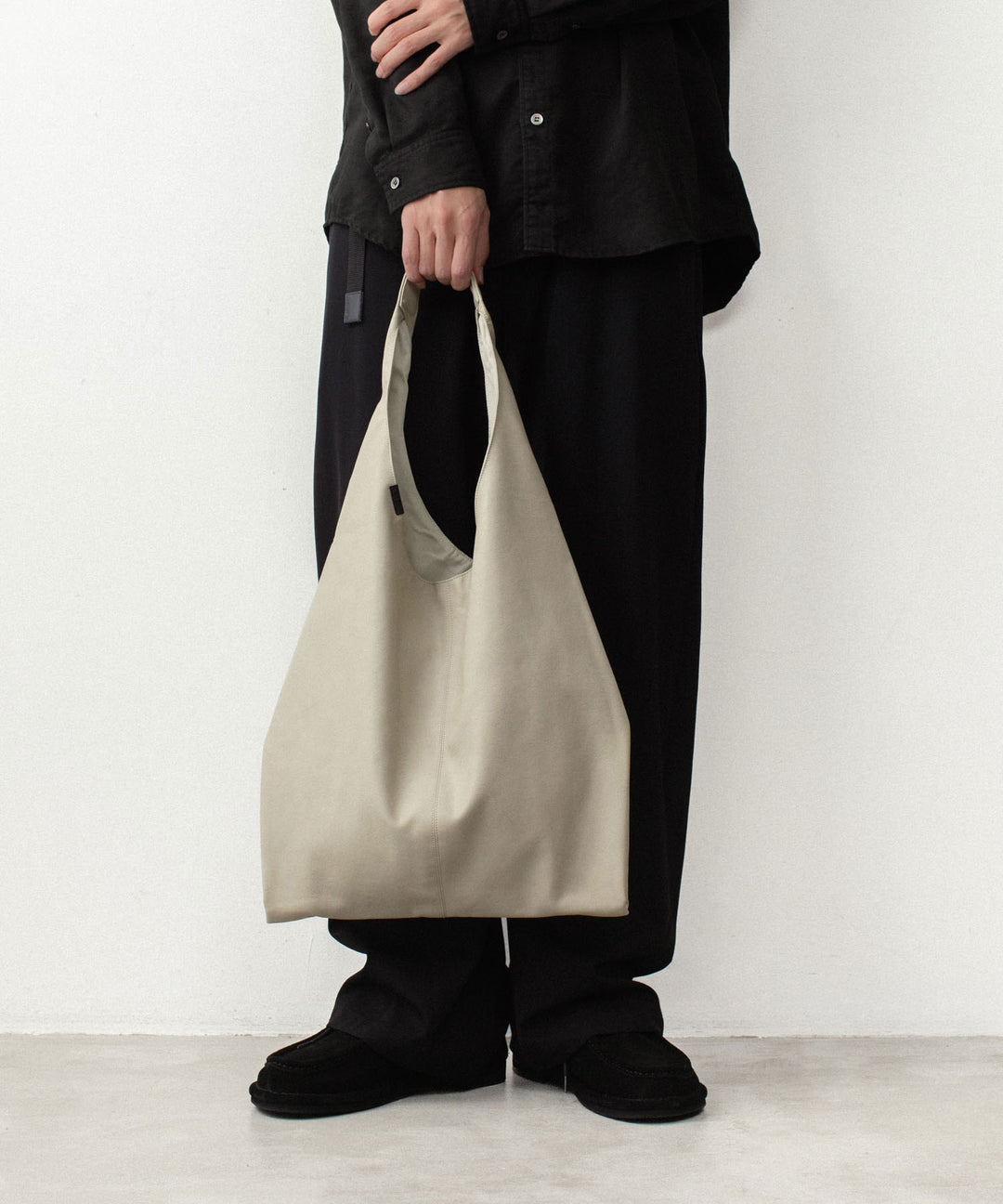 ATTACHMENT アタッチメントのSYNTHETIC LEATHER SMALL SHOPPING BAG - L.BEIGEの公式通販サイトsession福岡セレクトショップ