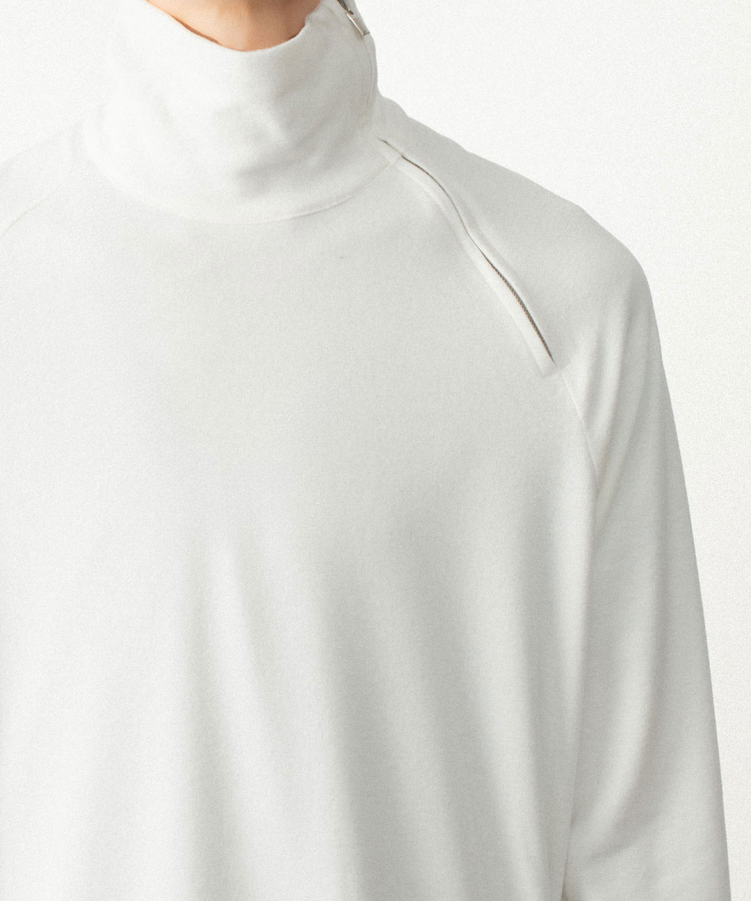 ATTACHMENT アタッチメントのVI/PE SMOOTH ZIP-UP HIGHNECK L/S TEE - OFF WHITEの公式通販サイトsession福岡セレクトショップ