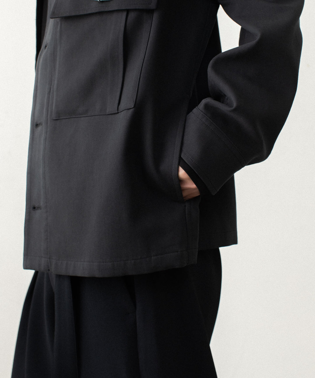 ATTACHMENT アタッチメントのCO/TEN POWDERY DOUBLE CROTH PATCH POCKET SHORT JACKET - BLACKの公式通販サイトsession福岡セレクトショップ