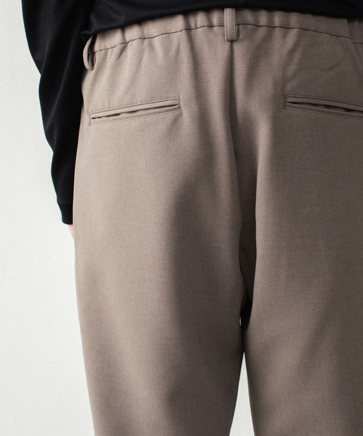 ATTACHMENT アタッチメントのPE STRETCH DOUBLE CLOTH REGULAR FIT 1TUCK TROUSERS - D.BROWNの公式通販サイトsession福岡セレクトショップ