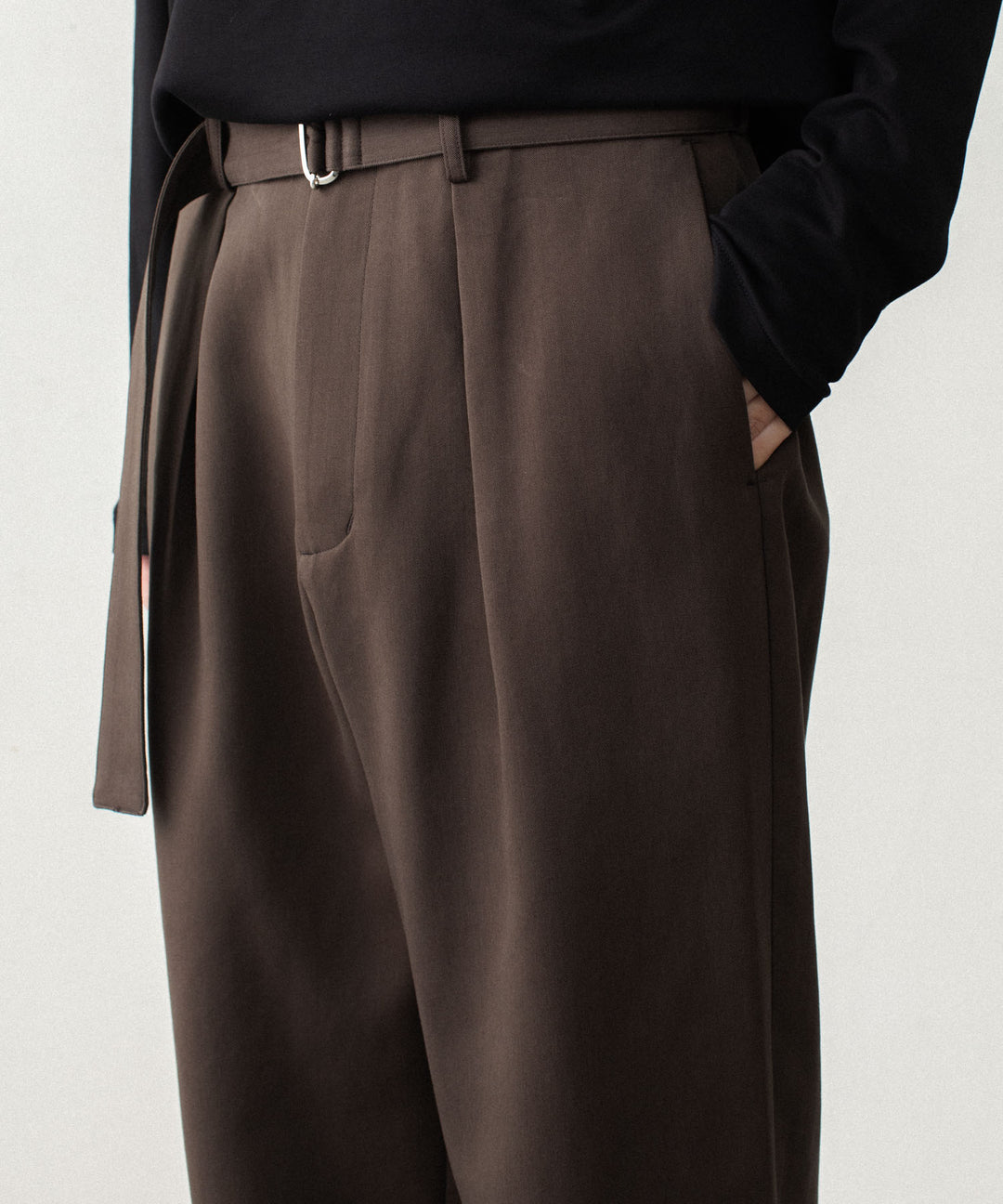 ATTACHMENT アタッチメントのCO/TEN POWDERY DOUBLE CROTH BELTED WIDE TROUSERS - D.BROWNの公式通販サイトsession福岡セレクトショップ